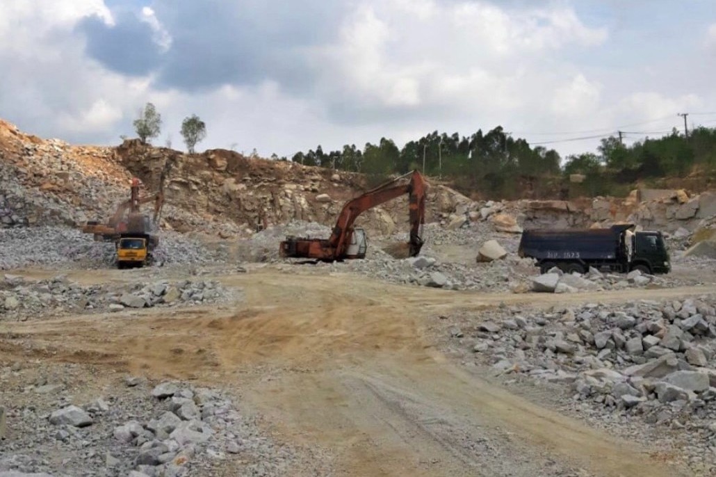 Phat 2 doanh nghiep vi pham khai thac khoang san 480 trieu dong hinh anh