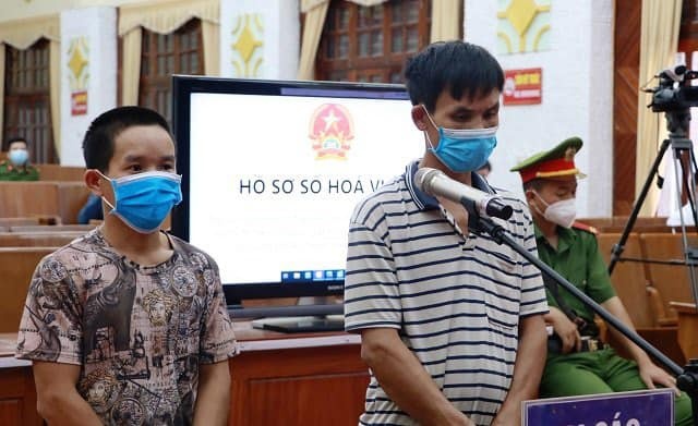 Duoi danh cong an, linh 12 thang tu hinh anh