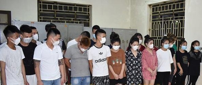 17 người chơi ma túy trong quán karaoke ảnh 1 17 nguoi choi ma tuy trong quan karaoke anh 1