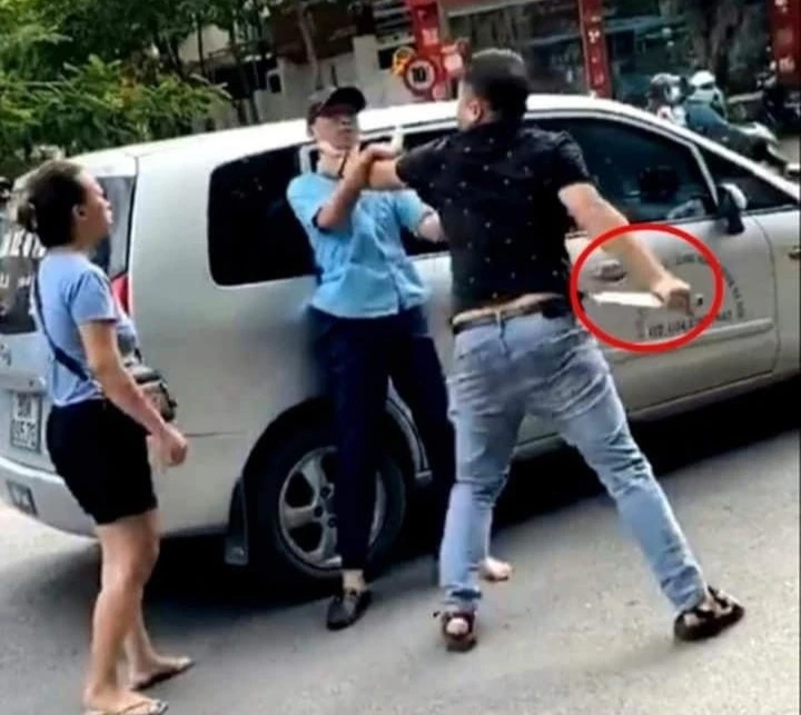 Phu xe buyt bi doa giet anh 1