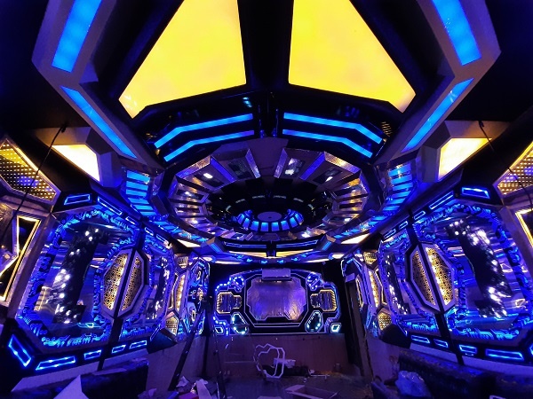 37 nguoi tu tap hat karaoke bat chap lenh cam hinh anh