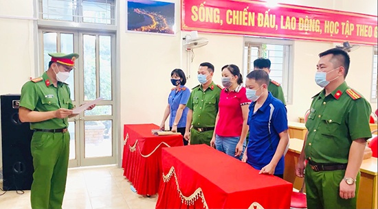 nguyên Phó Chánh văn phòng huyện ủy lừa đảo ảnh 1 nguyen Pho Chanh van phong huyen uy lua dao anh 1