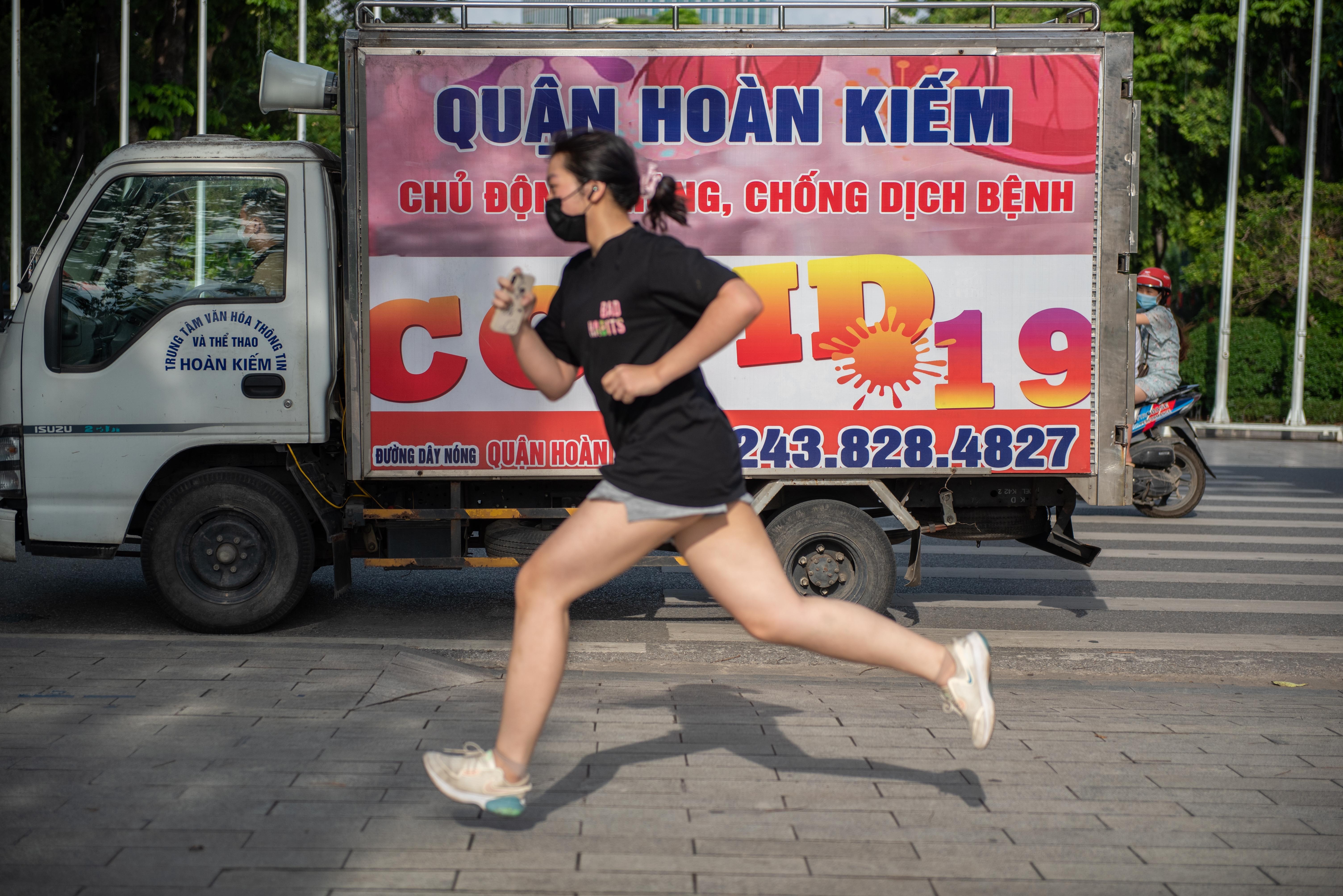 Ho guom cam the duc sau 18h anh 10