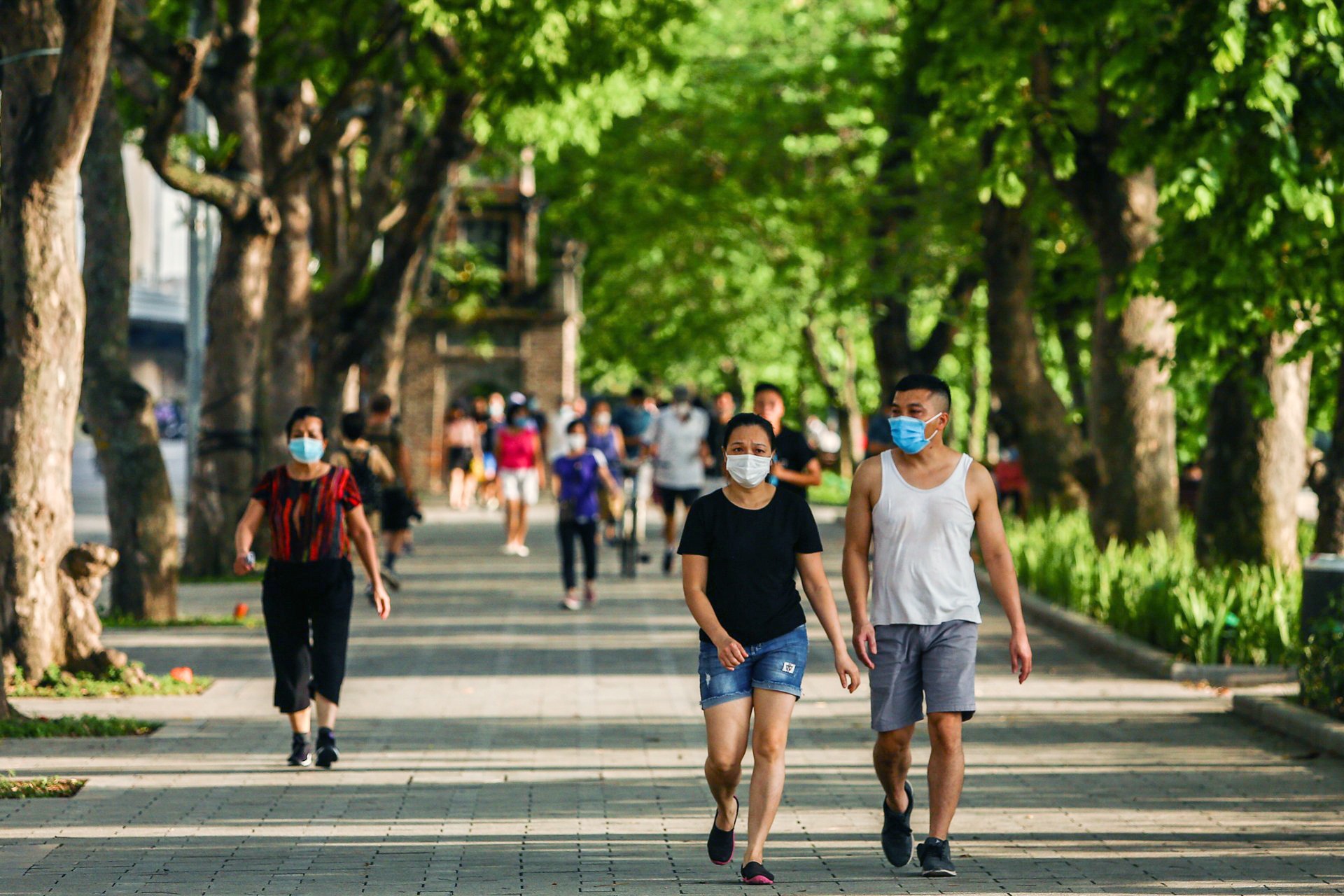 Ho guom cam the duc sau 18h anh 8