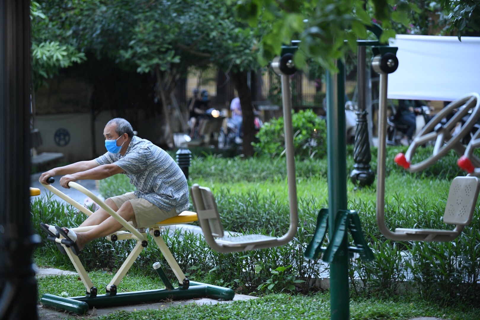 Ho guom cam the duc sau 18h anh 9