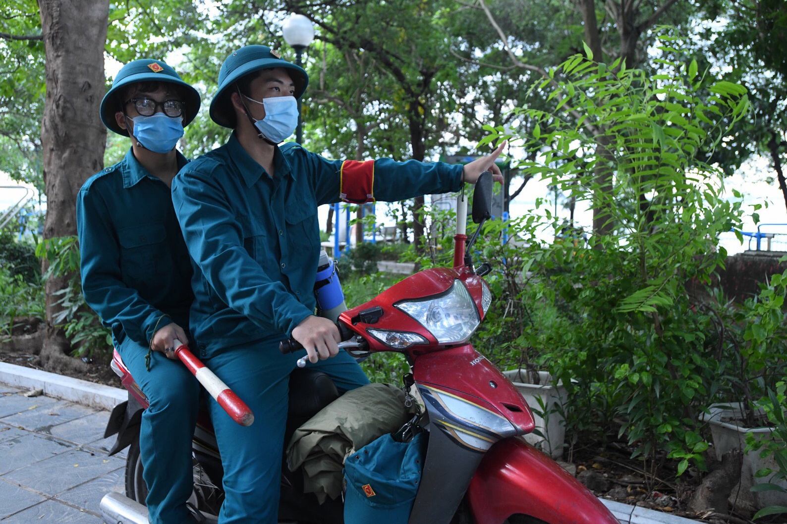 Ho guom cam the duc sau 18h anh 6