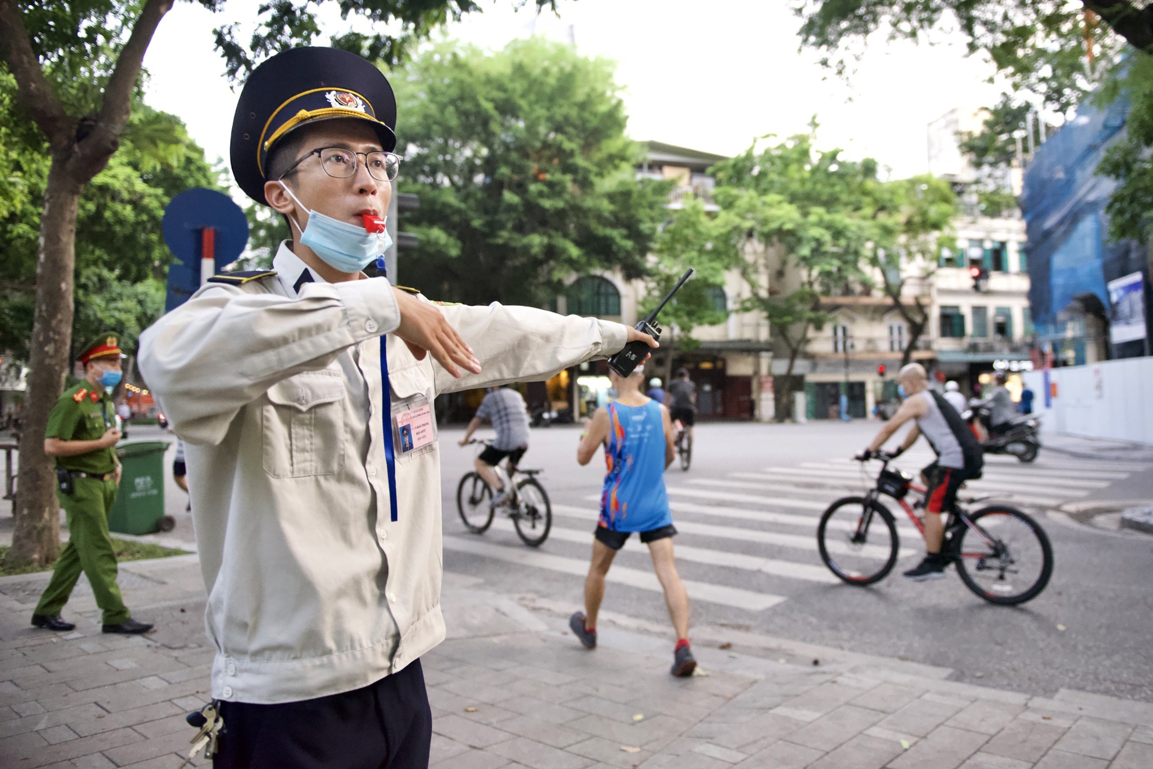 Ho guom cam the duc sau 18h anh 2