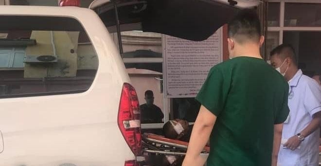 Be trai bi ong ngoai sat hai anh 1