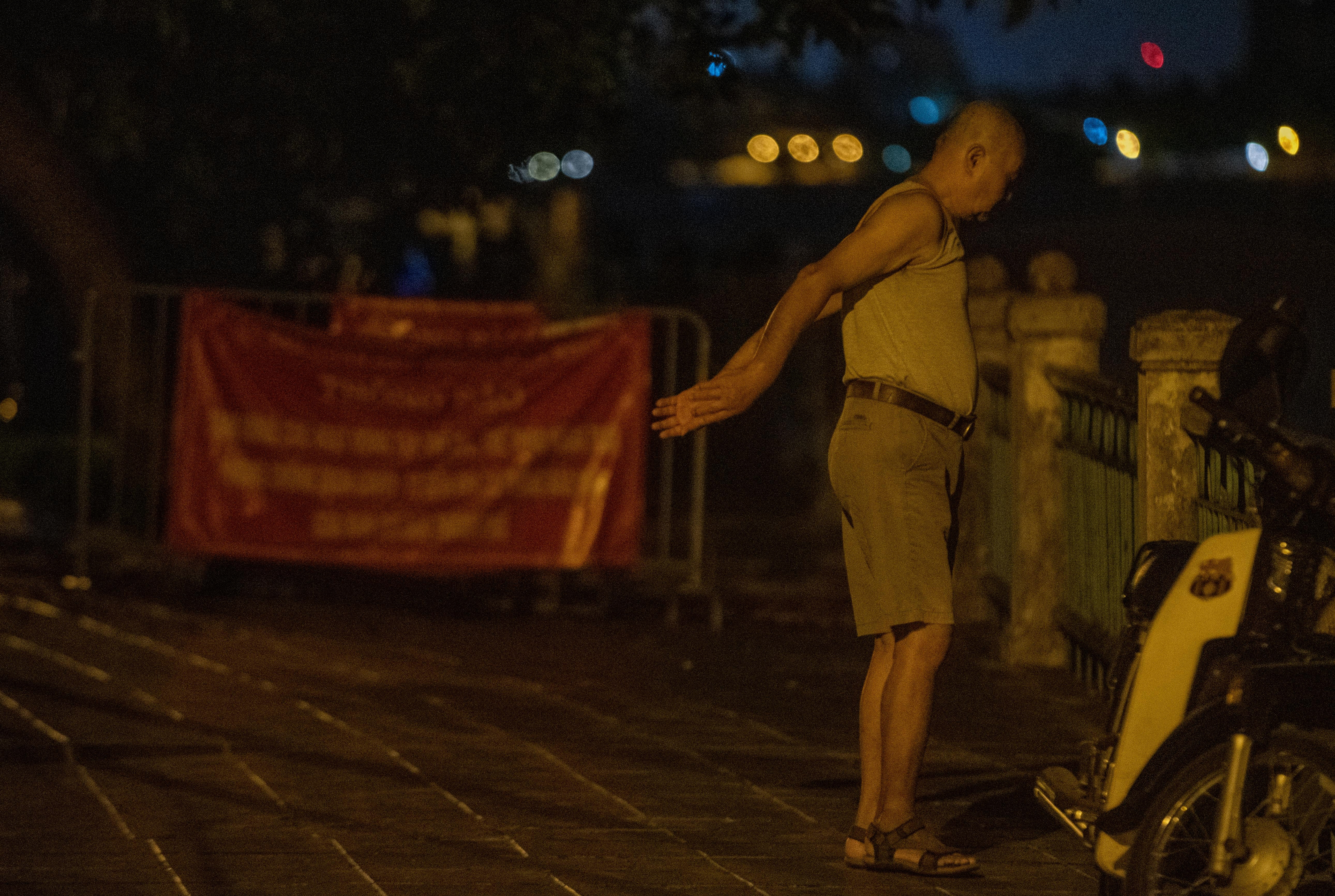 Dan Ha Noi bat chap tap the duc anh 4