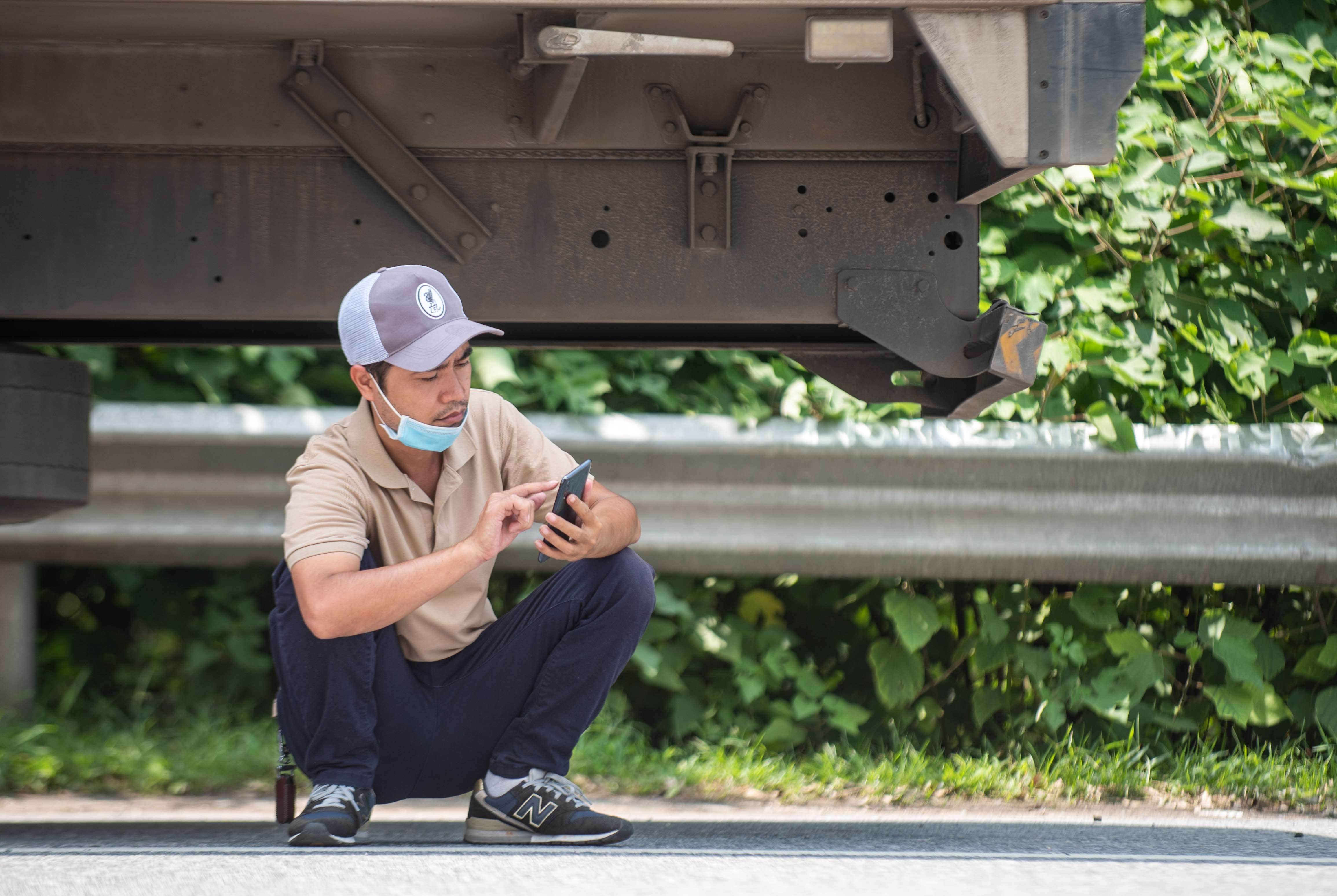 Tai xe tuc gian khi khong duoc vao Ha Noi anh 9