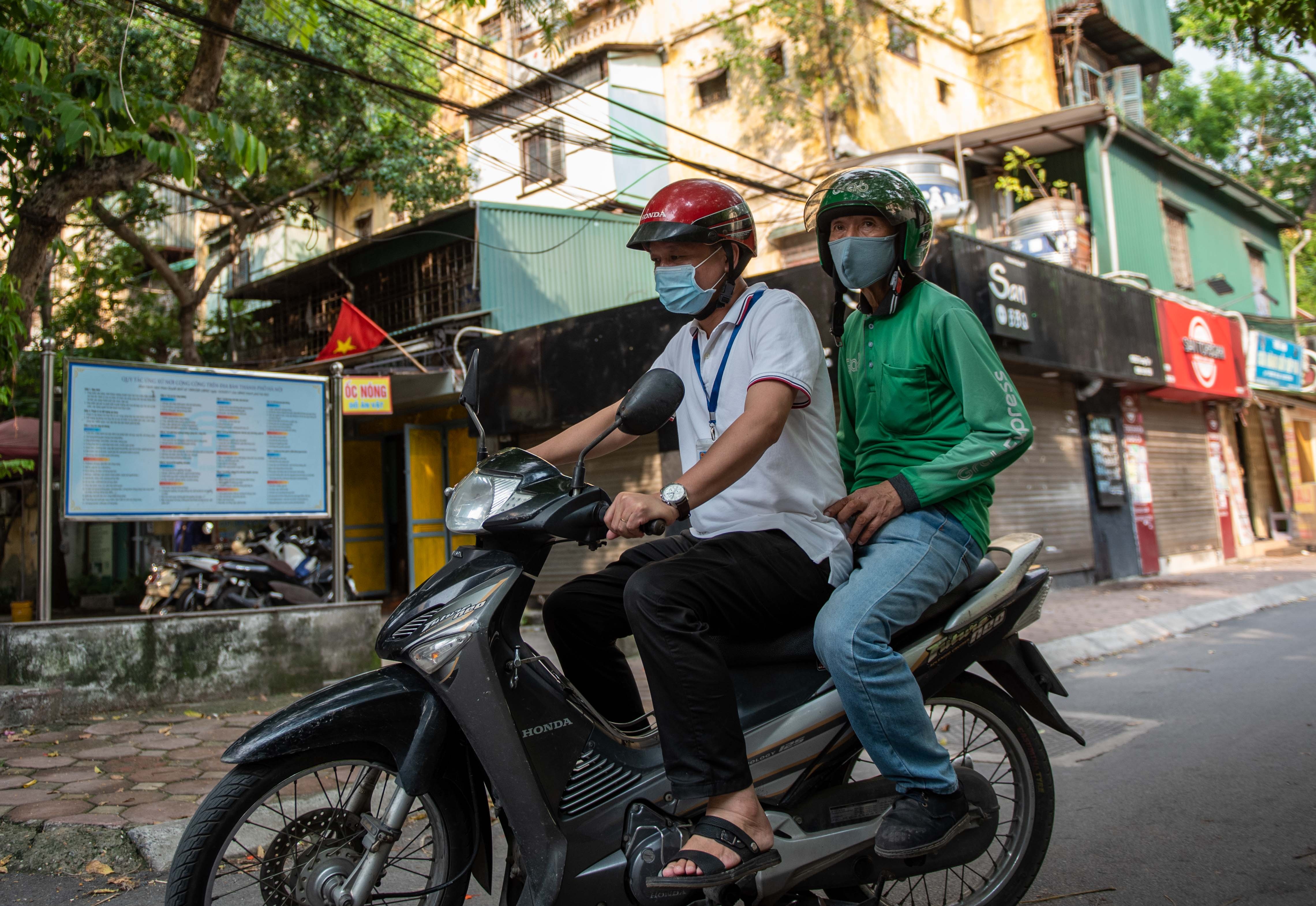 Xu phat nguoi ra duong khong co ly do anh 4