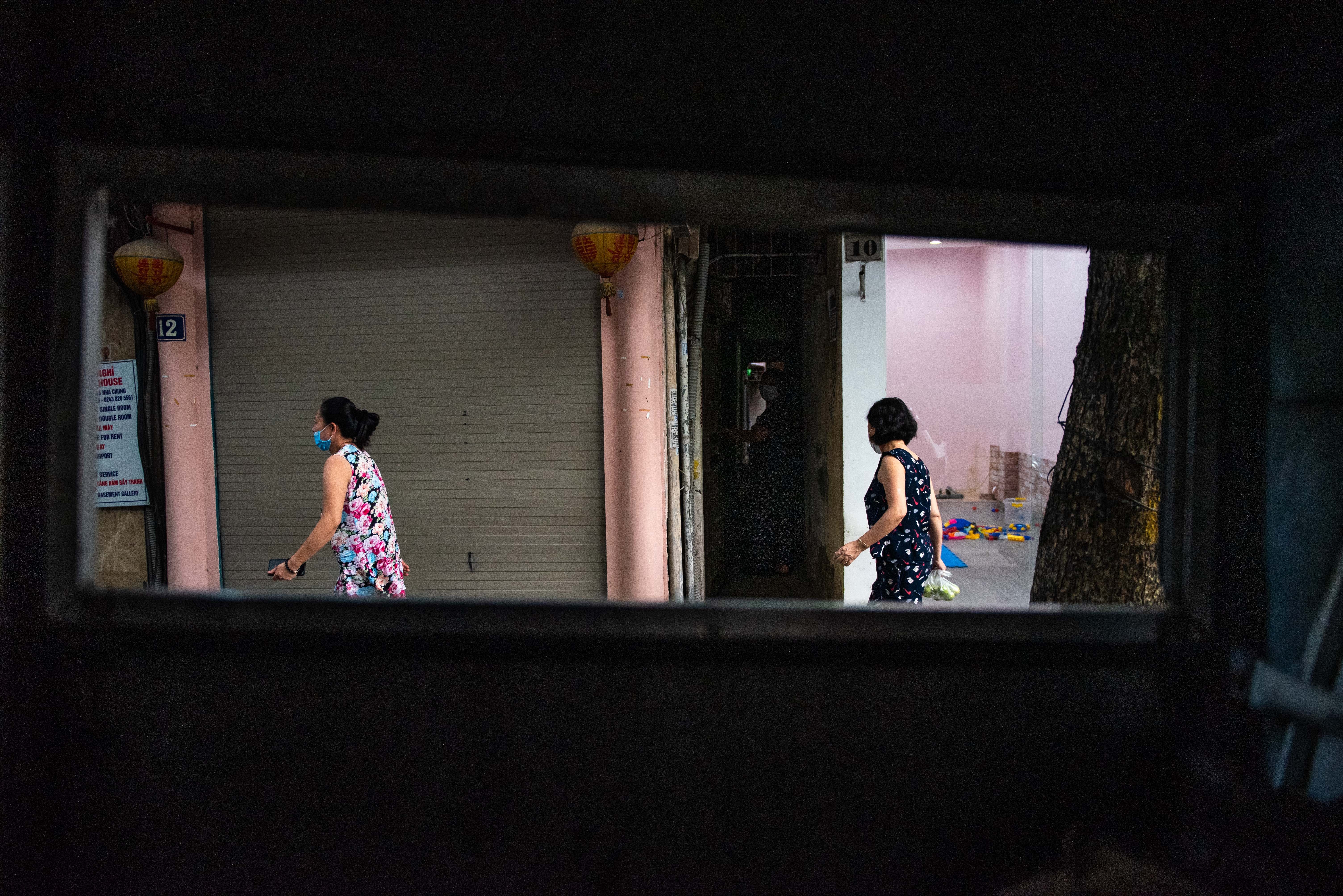 Xu phat nguoi ra duong khong co ly do anh 12