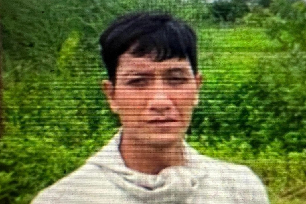 Trom hang chuc binh ac quy, nam thanh nien bi nguoi dan vay bat hinh anh