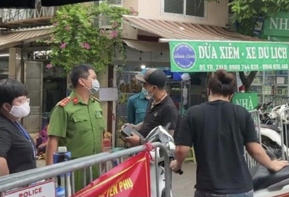 Gay roi o cho Yen Phu, hai vo chong bi phat 6 trieu dong hinh anh
