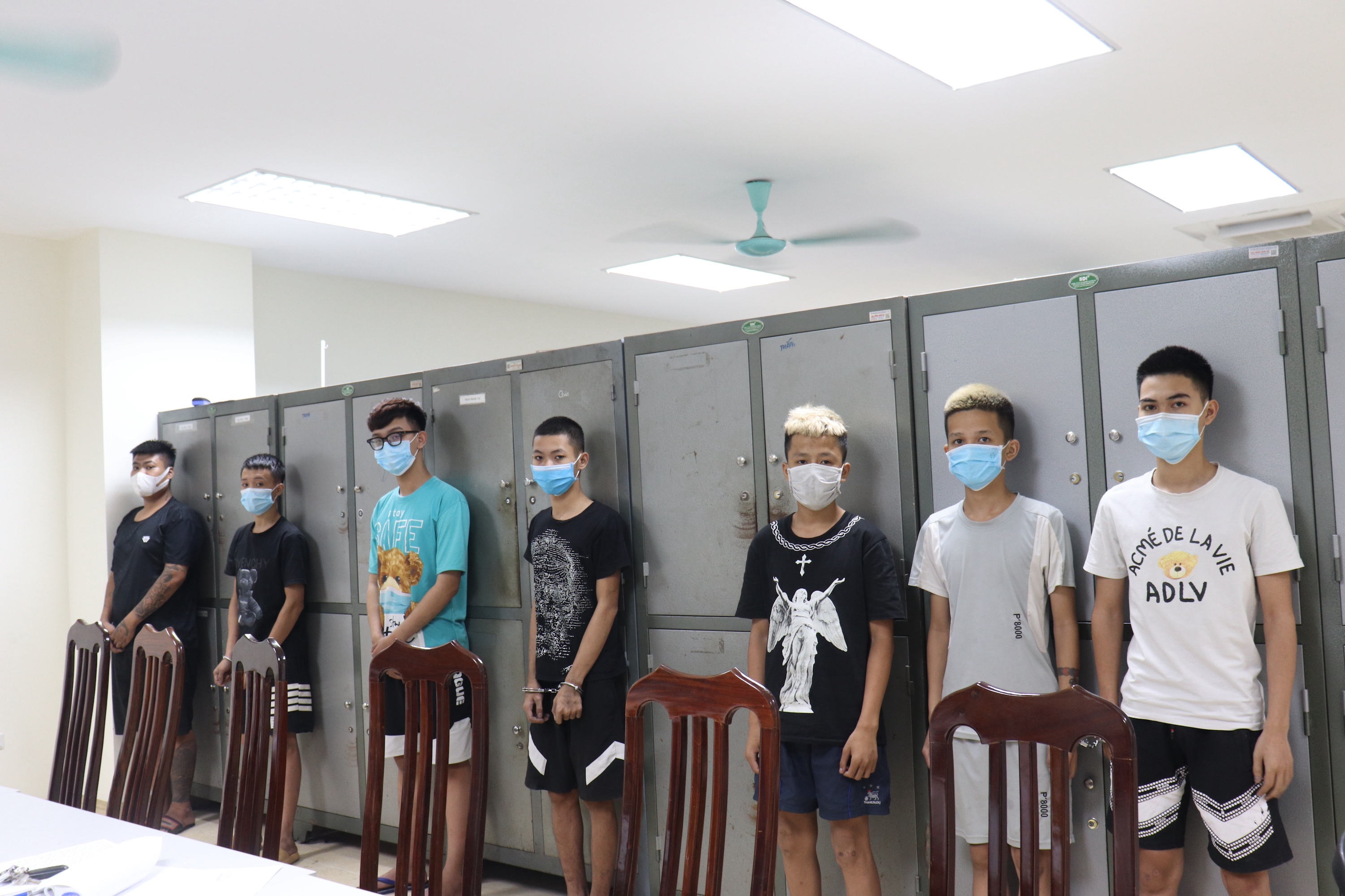 Nhom thanh thieu nien di cuop tai san anh 1