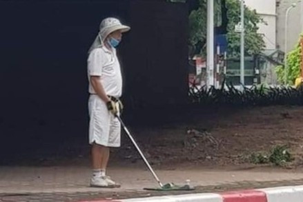 Danh golf duoi gam cau vuot, nguoi dan ong bi phat 1 trieu dong hinh anh