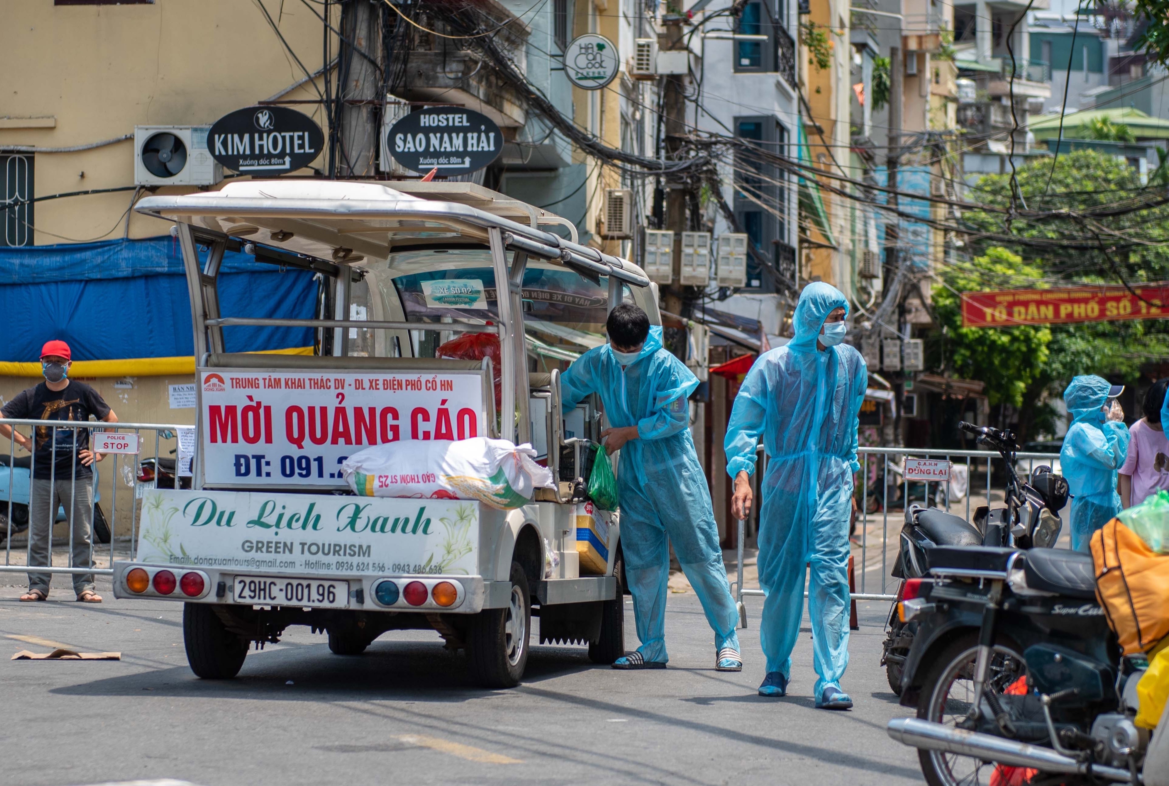 Tiep te do an o khu phong toa anh 10