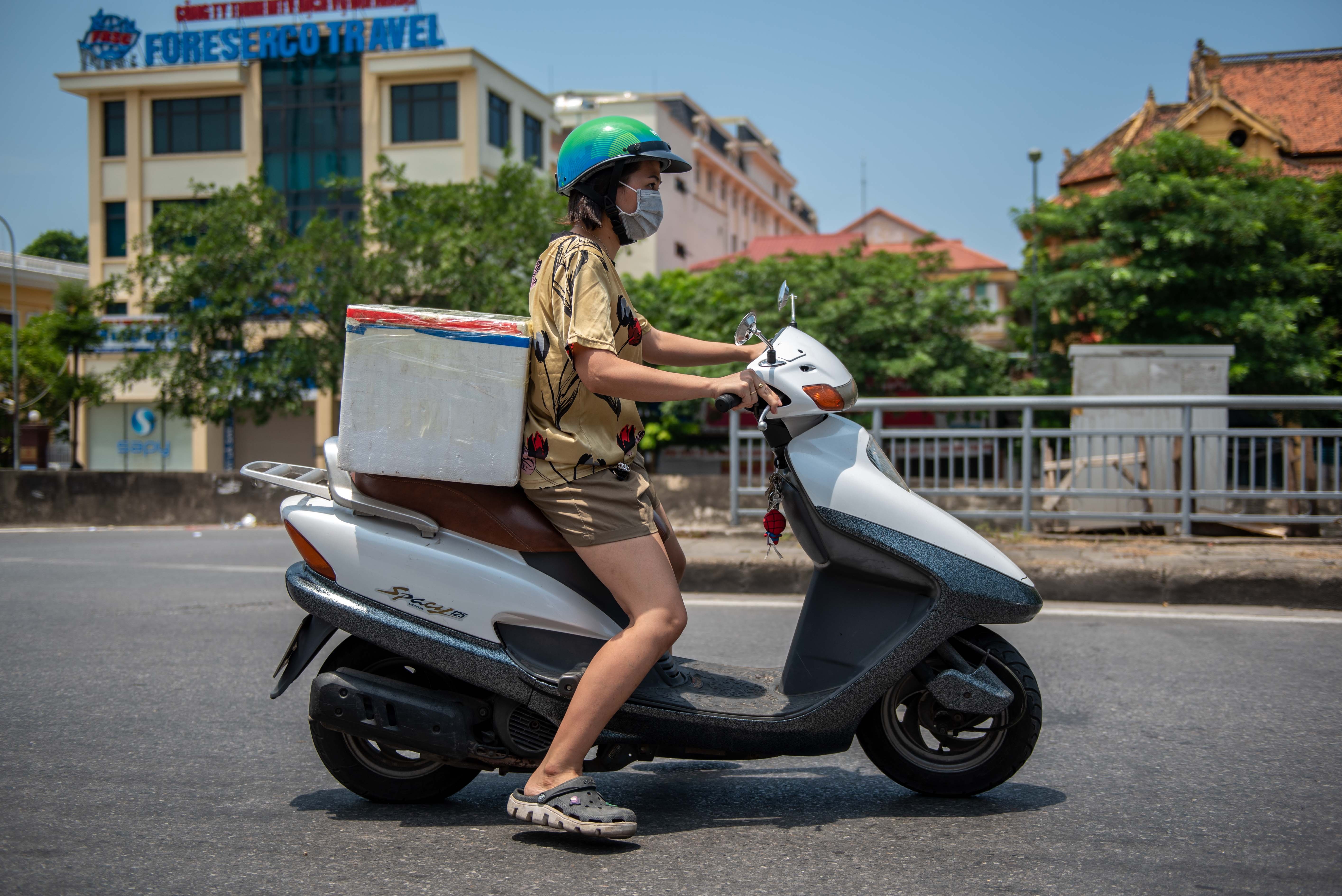 Tiep te do an o khu phong toa anh 8