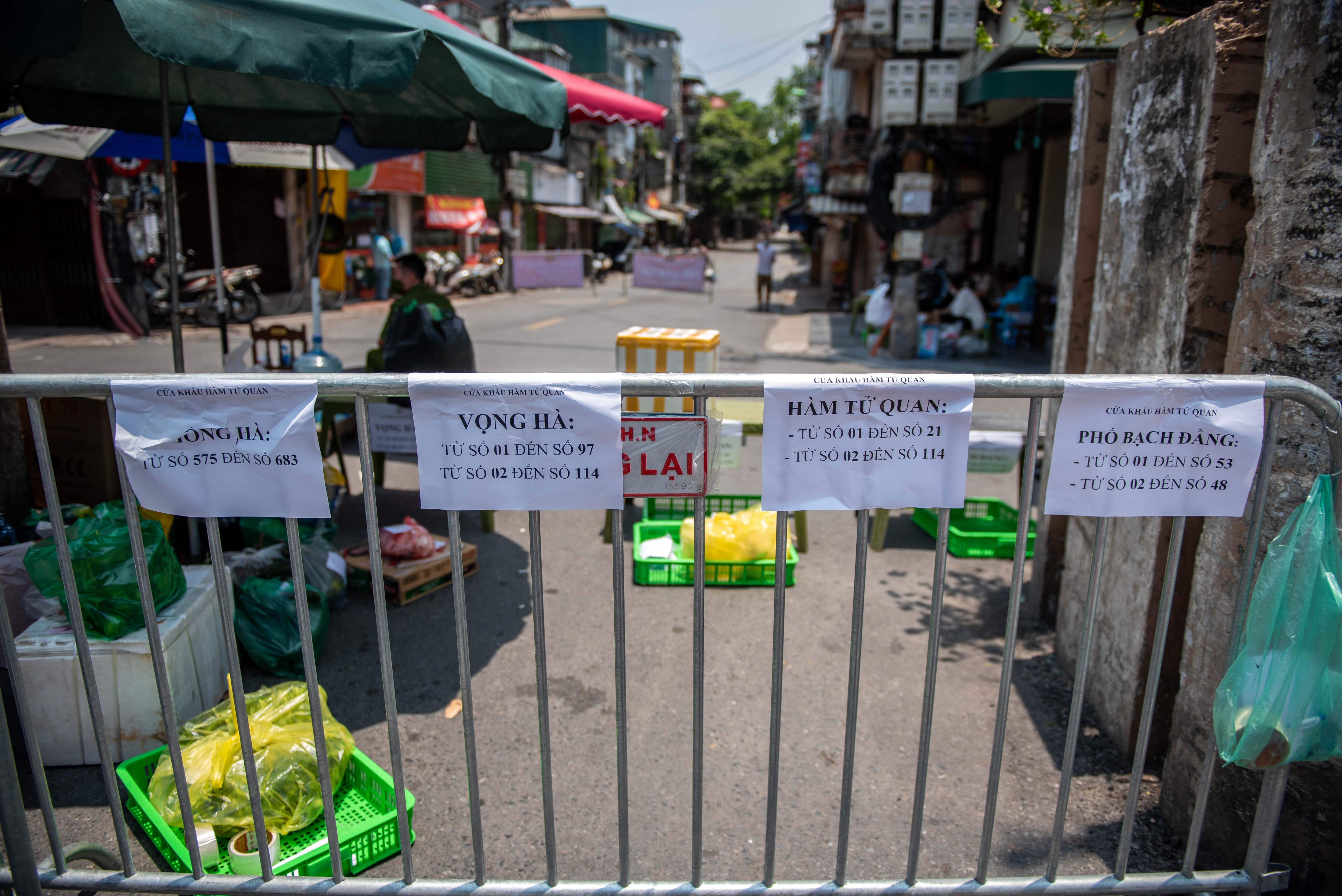 Tiep te do an o khu phong toa anh 2