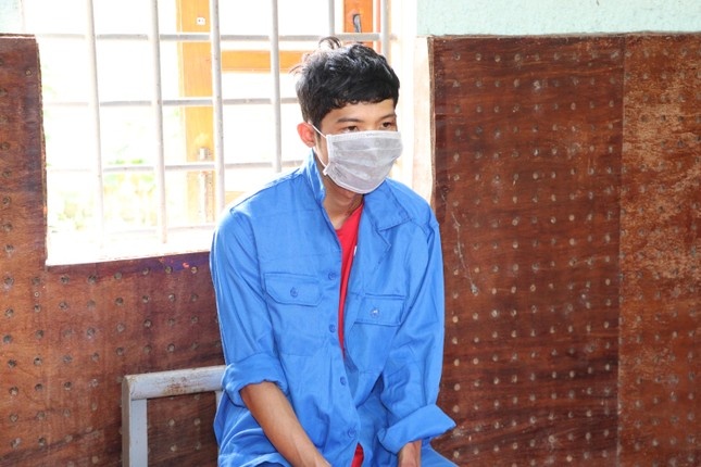 Bat doi tuong sat hai me ke va em trai hinh anh