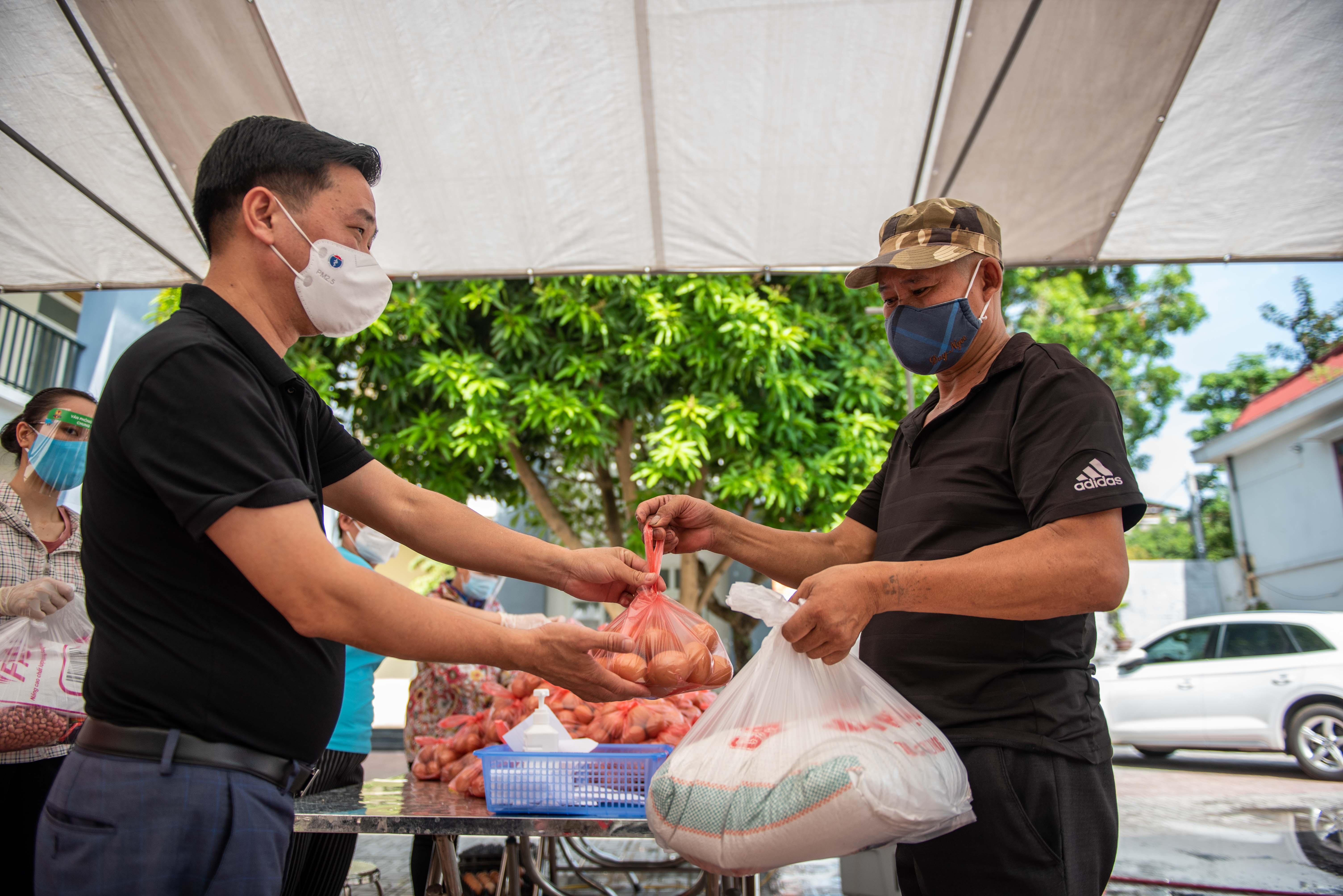 Trao qua cho nguoi ngheo nguoi thue tro anh 4