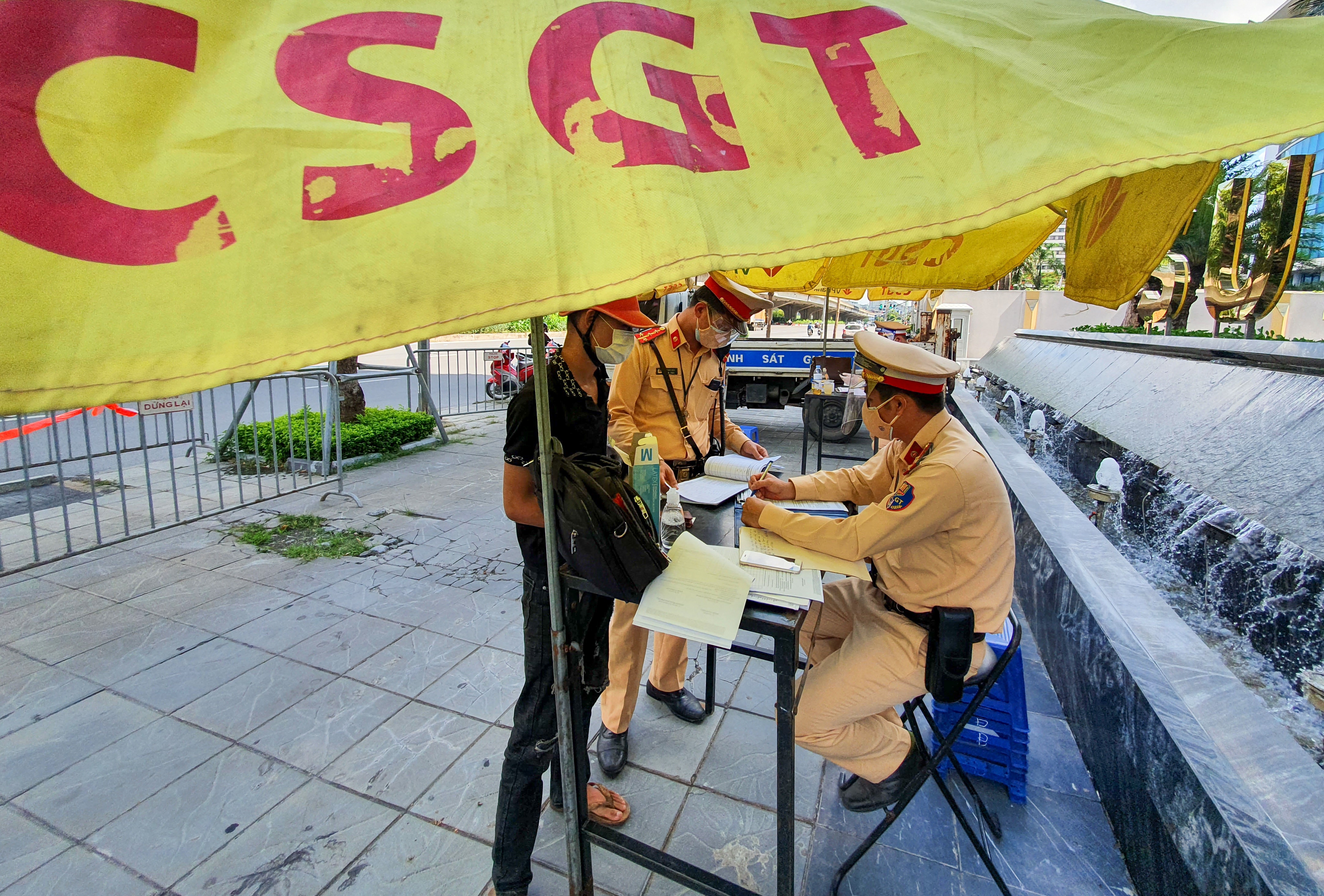 Ra duong dot dich anh 9