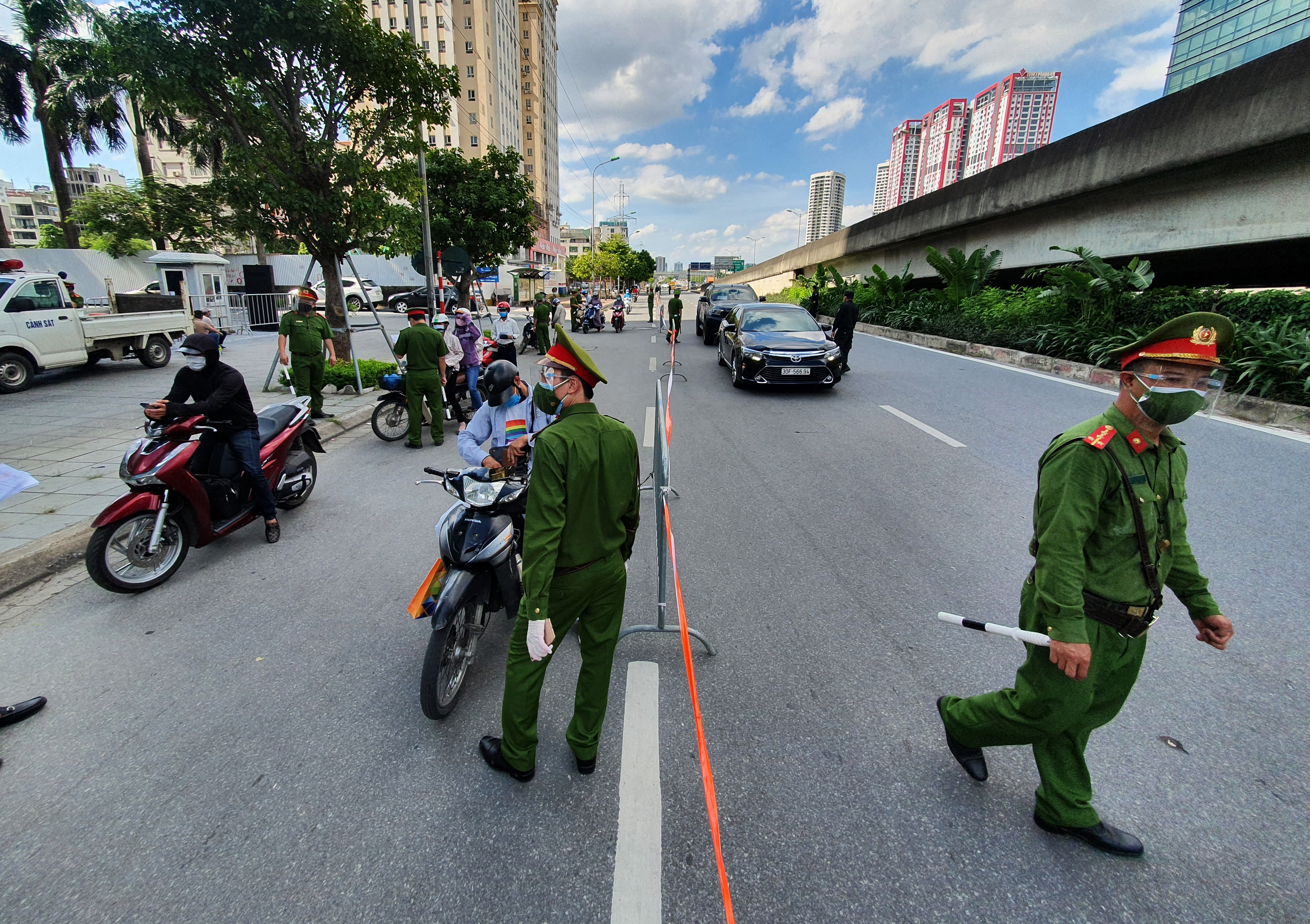 Ra duong dot dich anh 1