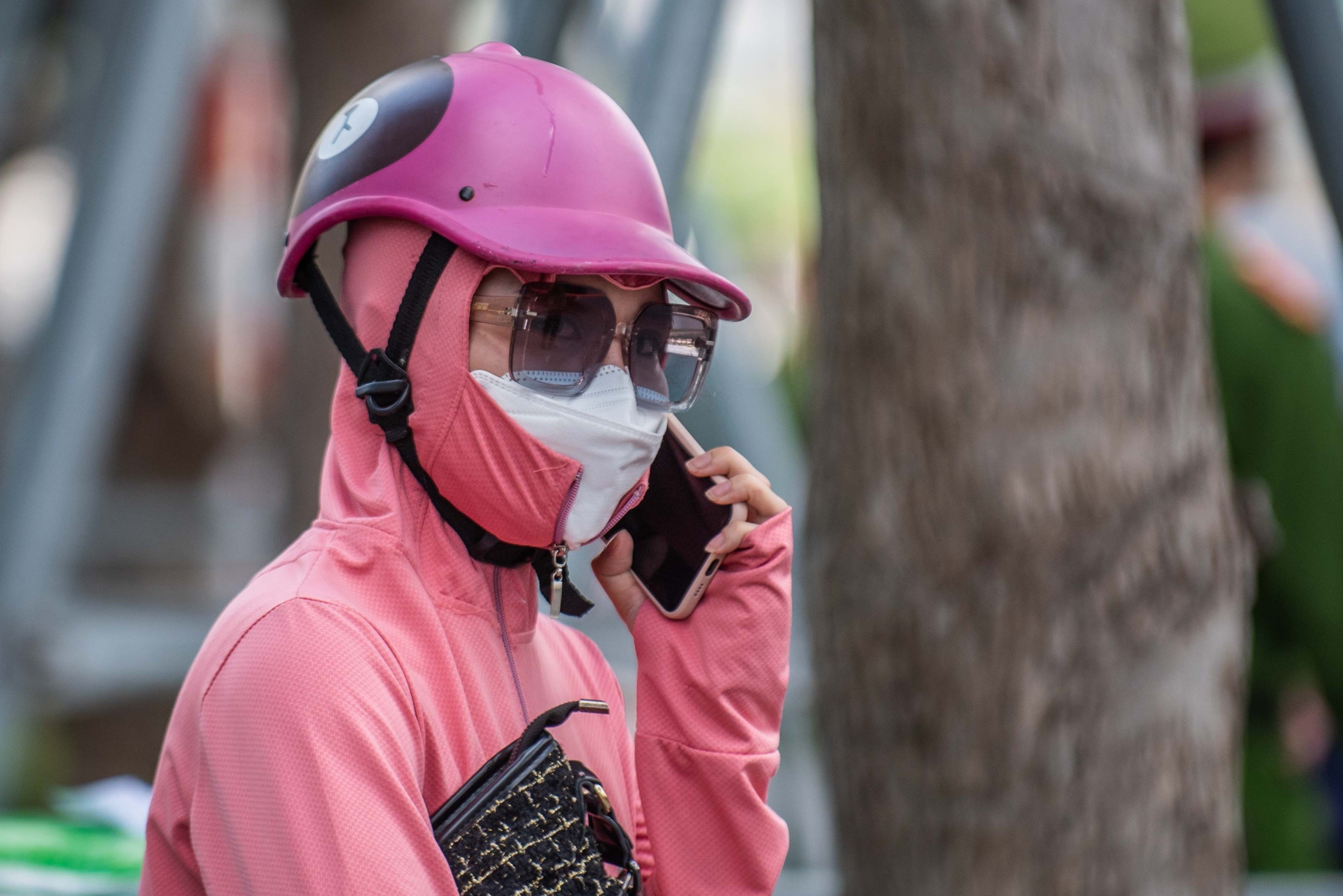 Di tham em gai, nu tai xe goi dien cau cuu khi bi hoi ly do ra duong hinh anh