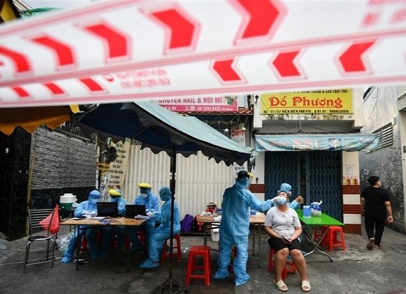 Mot nguoi chet trong tu the treo co duong tinh voi nCoV hinh anh