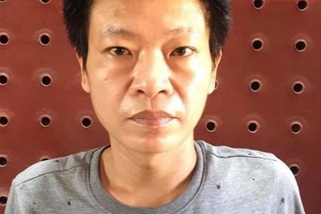 Bat giam nguoi dung tuyp sat de doa canh sat hinh anh