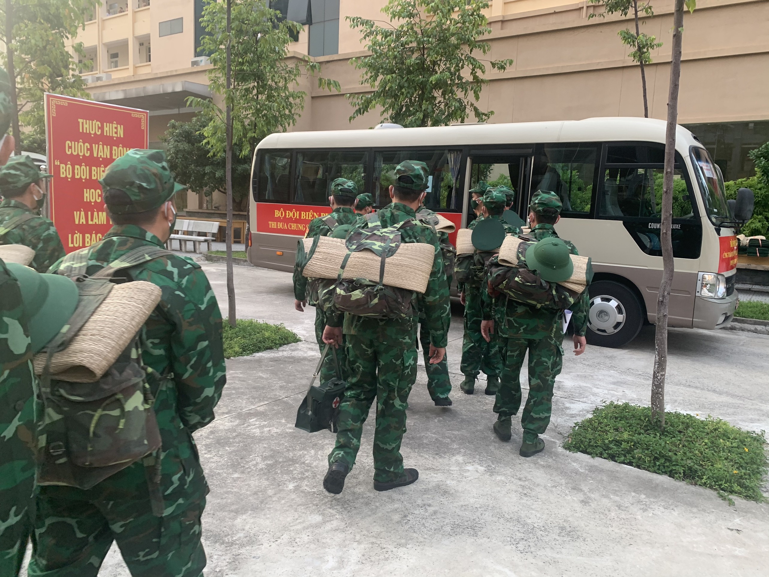 58 linh quan y bien phong vao mien Nam anh 2