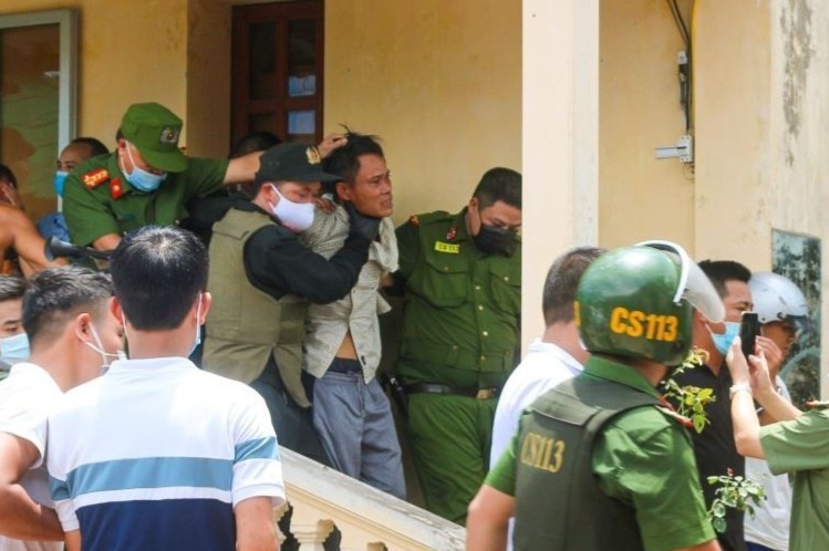 Nguoi bat giu con gai lam con tin co nhieu tinh tiet tang nang hinh anh