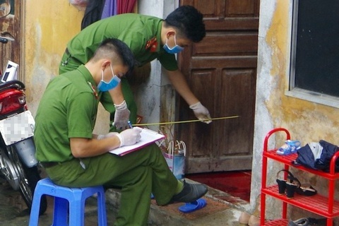 Nguoi phu nu bi giet o nha tro hinh anh