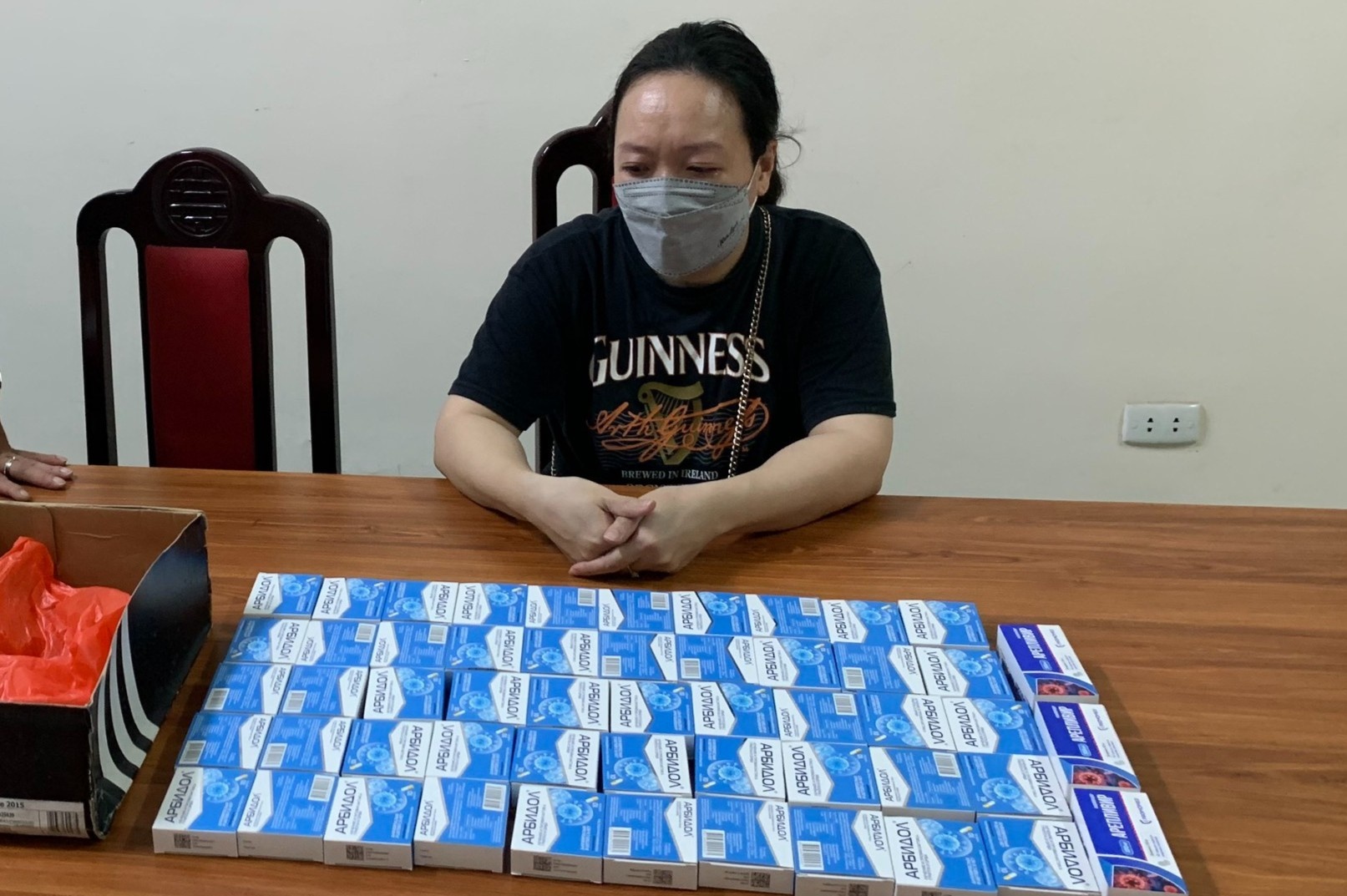 Phat hien lo thuoc 'tri Covid-19' khong ro nguon goc hinh anh