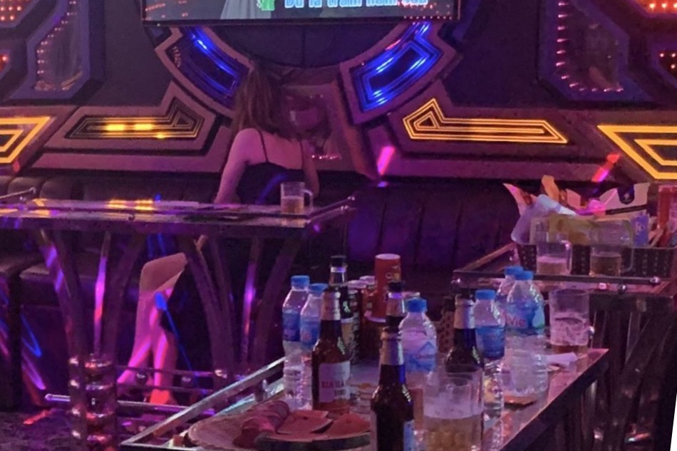 Phạt chủ và khách hát quán karaoke Phantom ảnh 1 Phat chu va khach hat quan karaoke Phantom anh 1