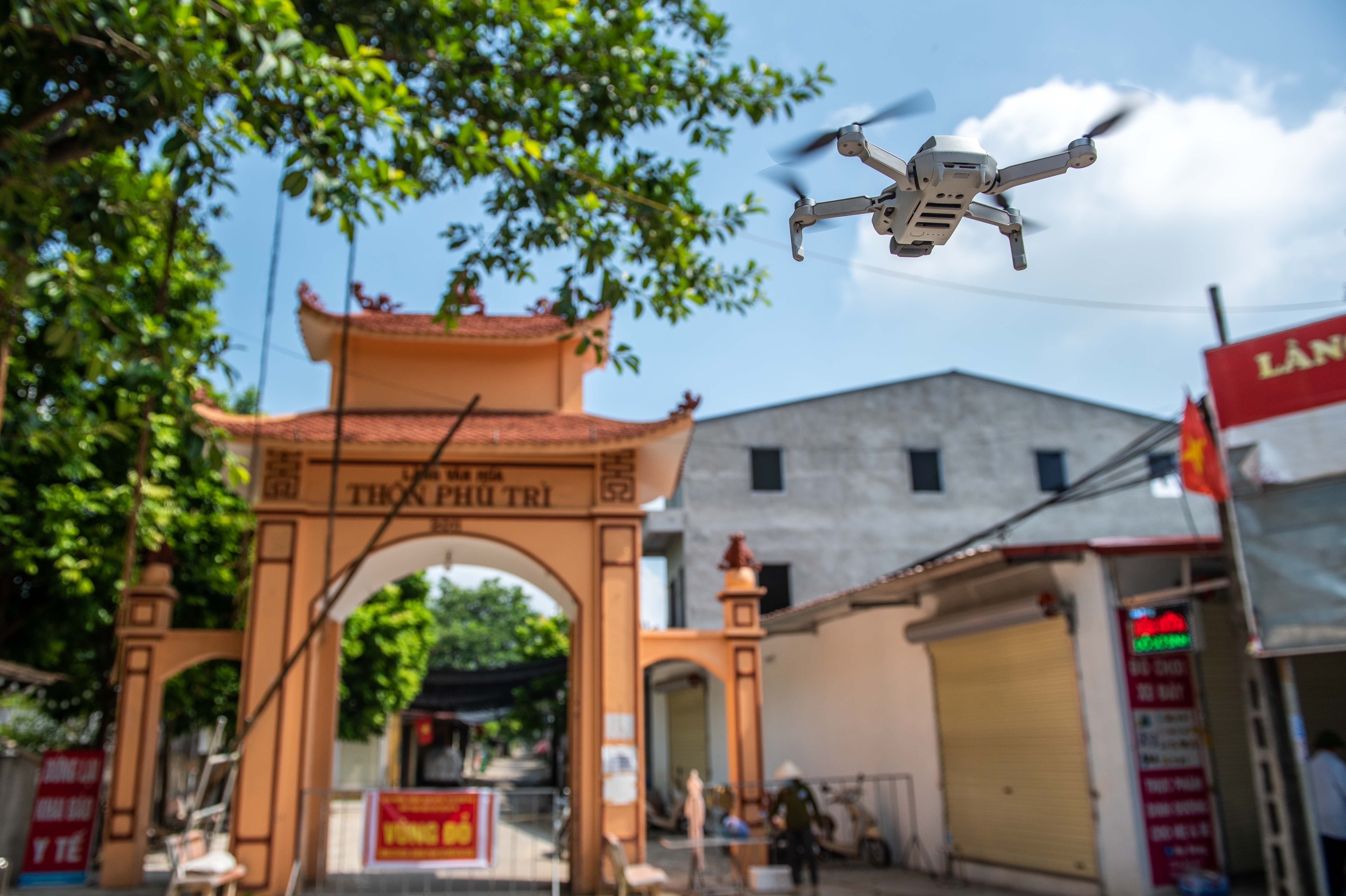 Giam sat nguoi dan bang flycam anh 1