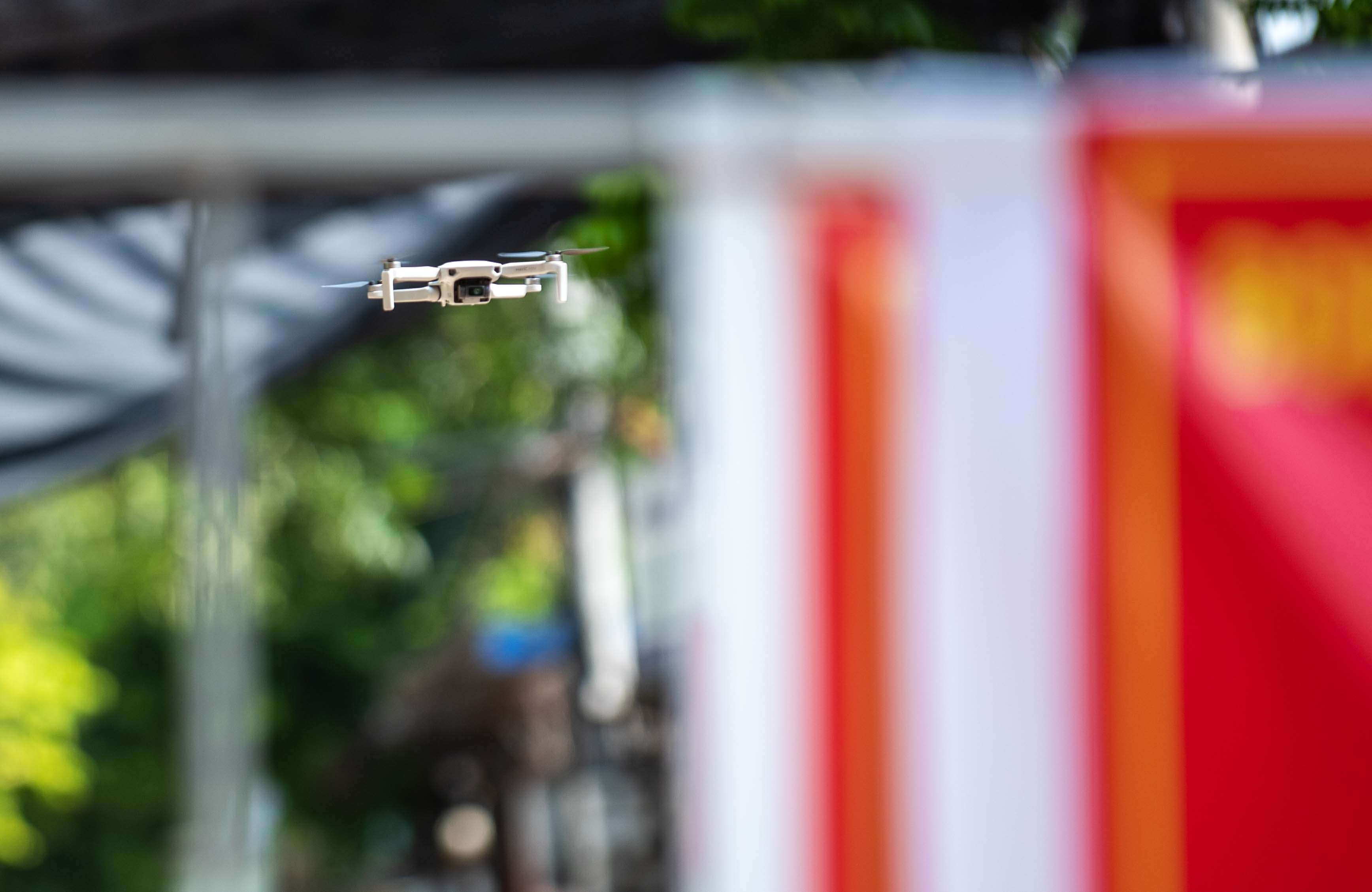 Giam sat nguoi dan bang flycam anh 2