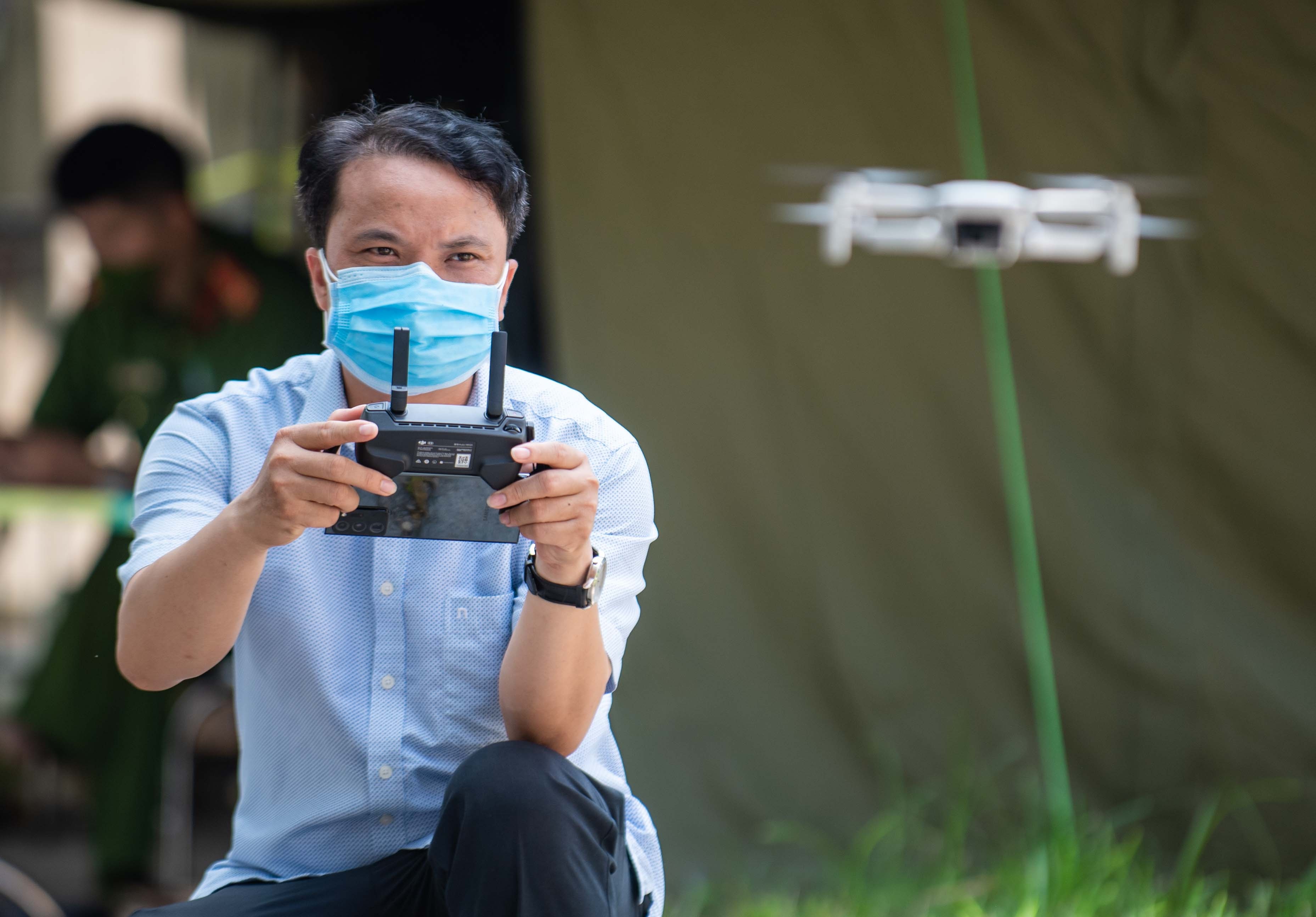 Giam sat nguoi dan bang flycam anh 3