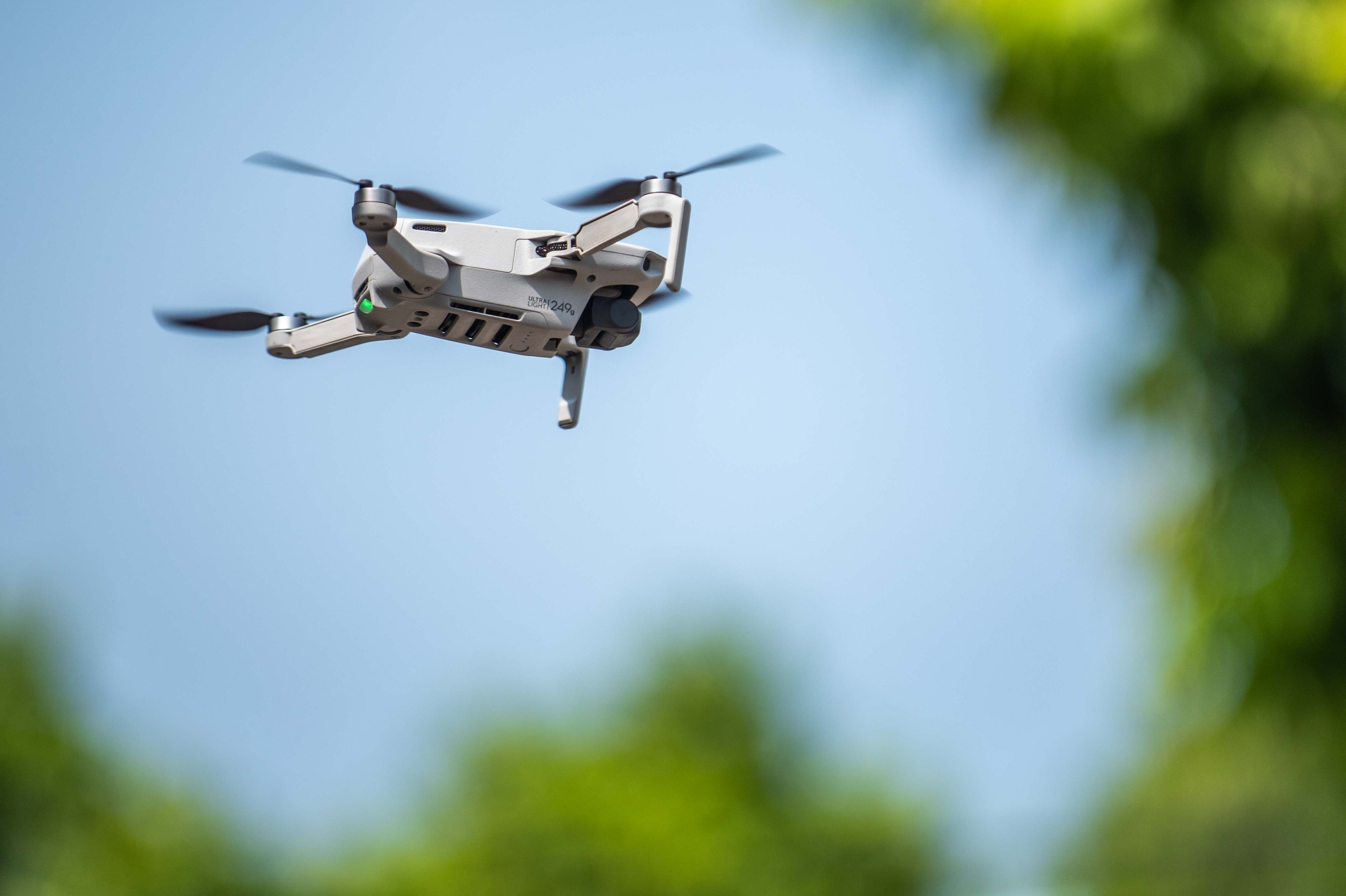 Su dung flycam de giam sat 'vung do' o Ha Noi hinh anh