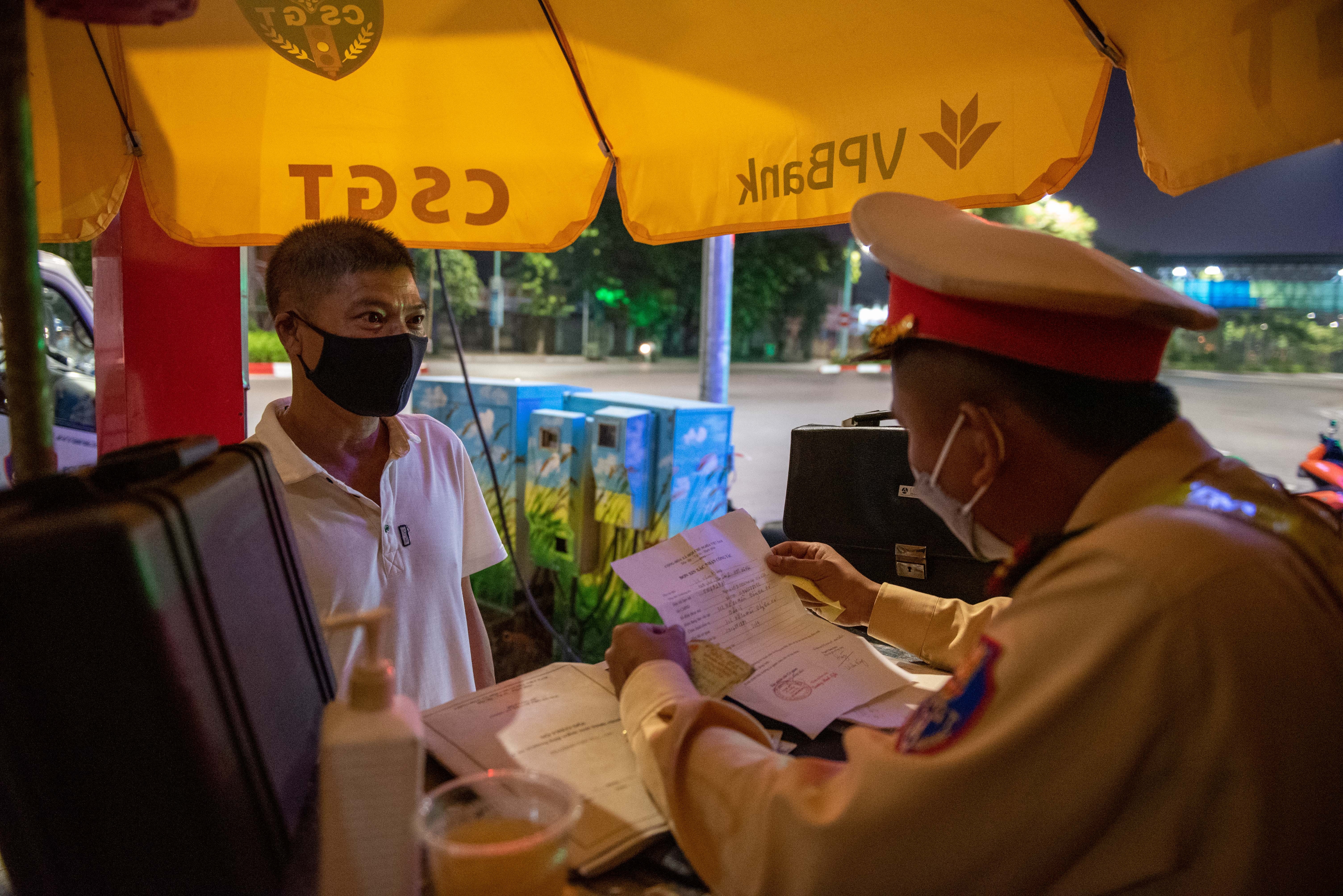 Phat hien ma tuy trong hop my pham anh 11