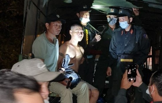 Ba pham nhan tron trai anh 1