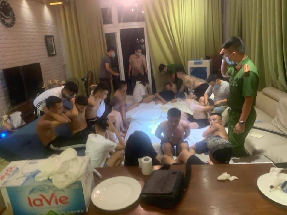 Su dunng ma tuy trong biet thu anh 1