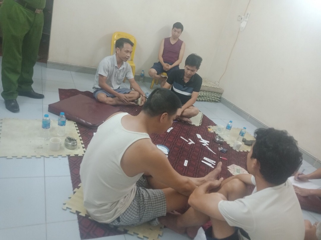 Xu phat 7 nguoi danh bac anh 1