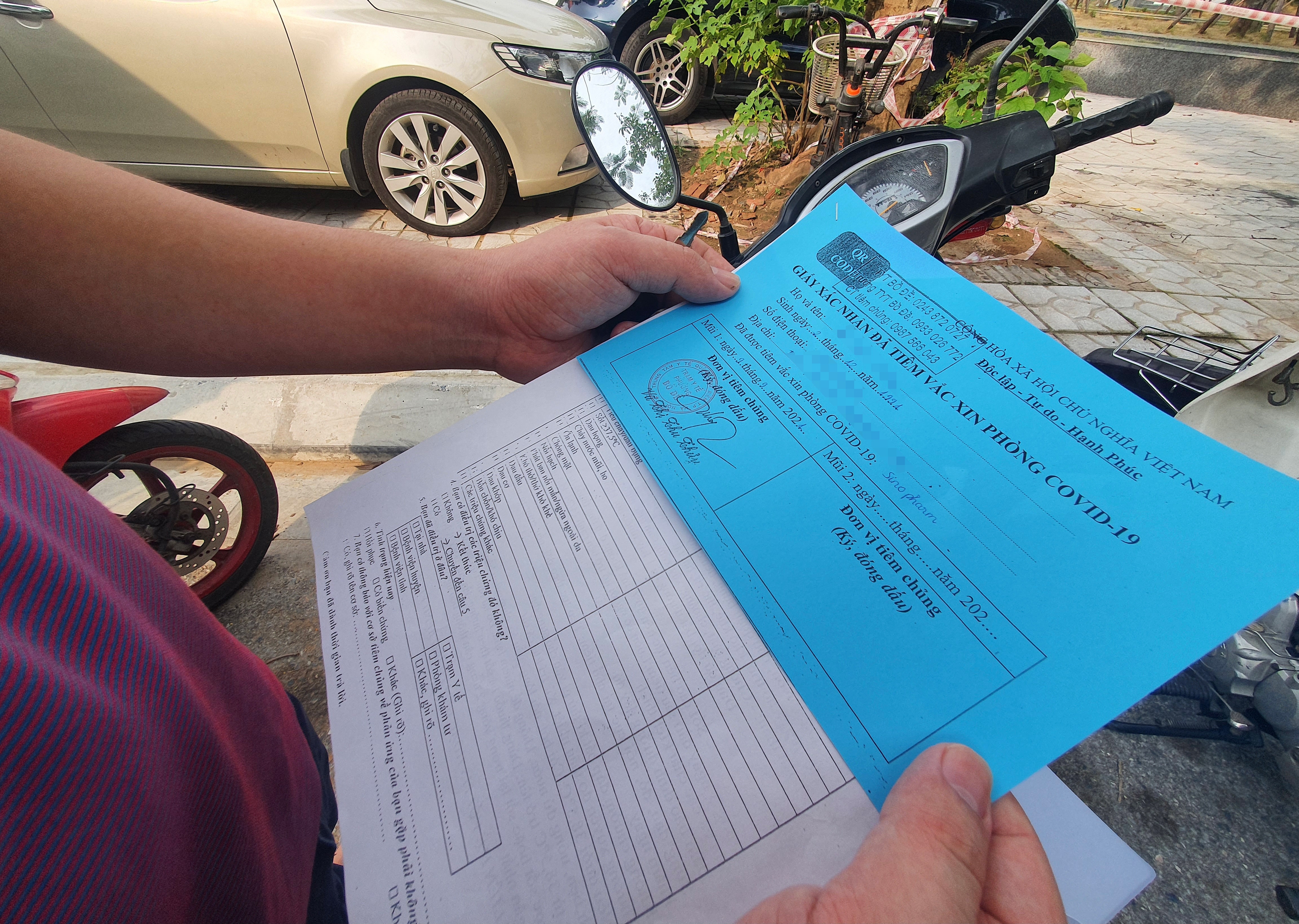 Nguoi dan chen lan tiem vaccine anh 11