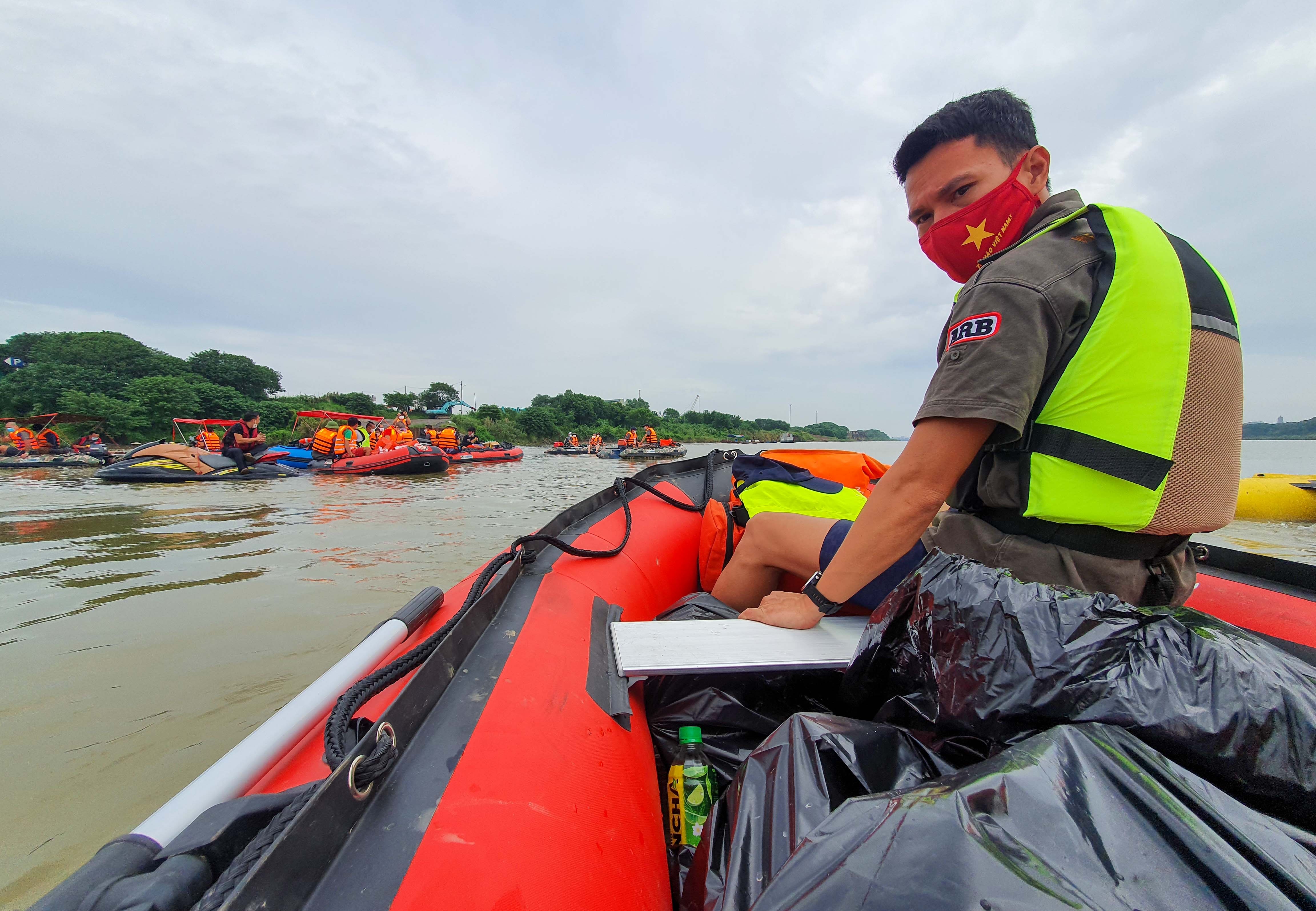 Trao qua cho nguoi dan lang chai anh 11