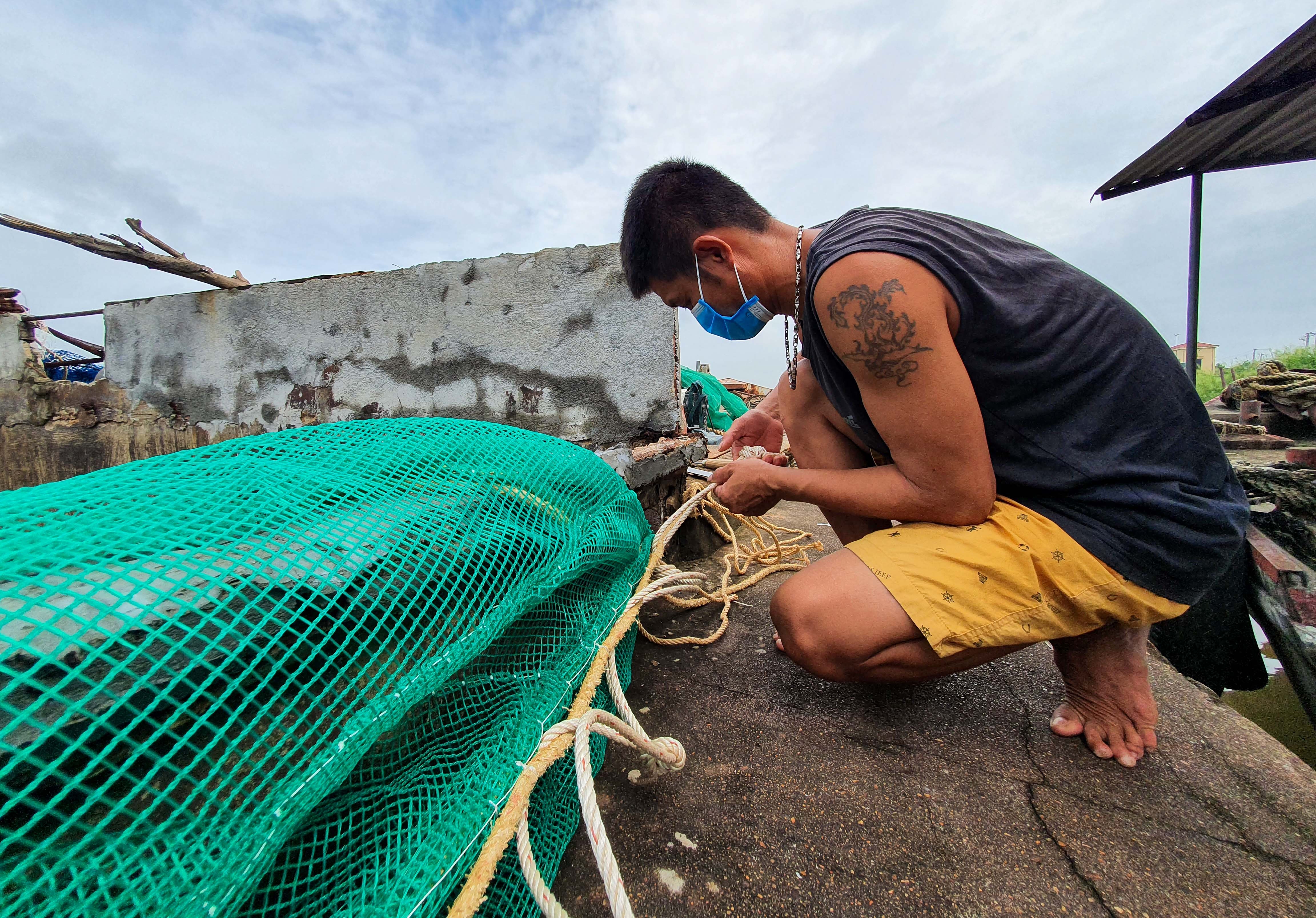 Trao qua cho nguoi dan lang chai anh 10