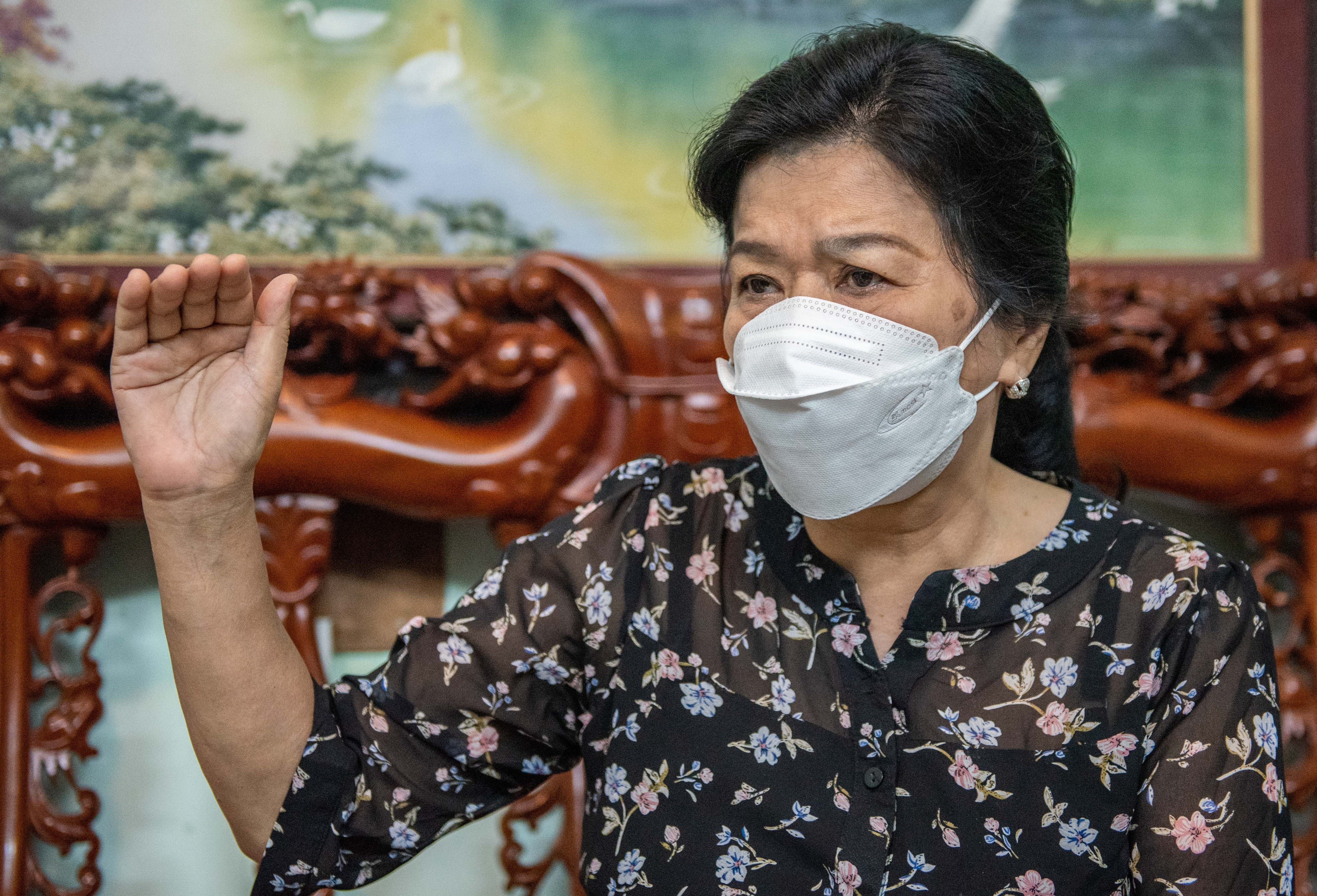 Be gai 6 tuoi bi bao hanh anh 2