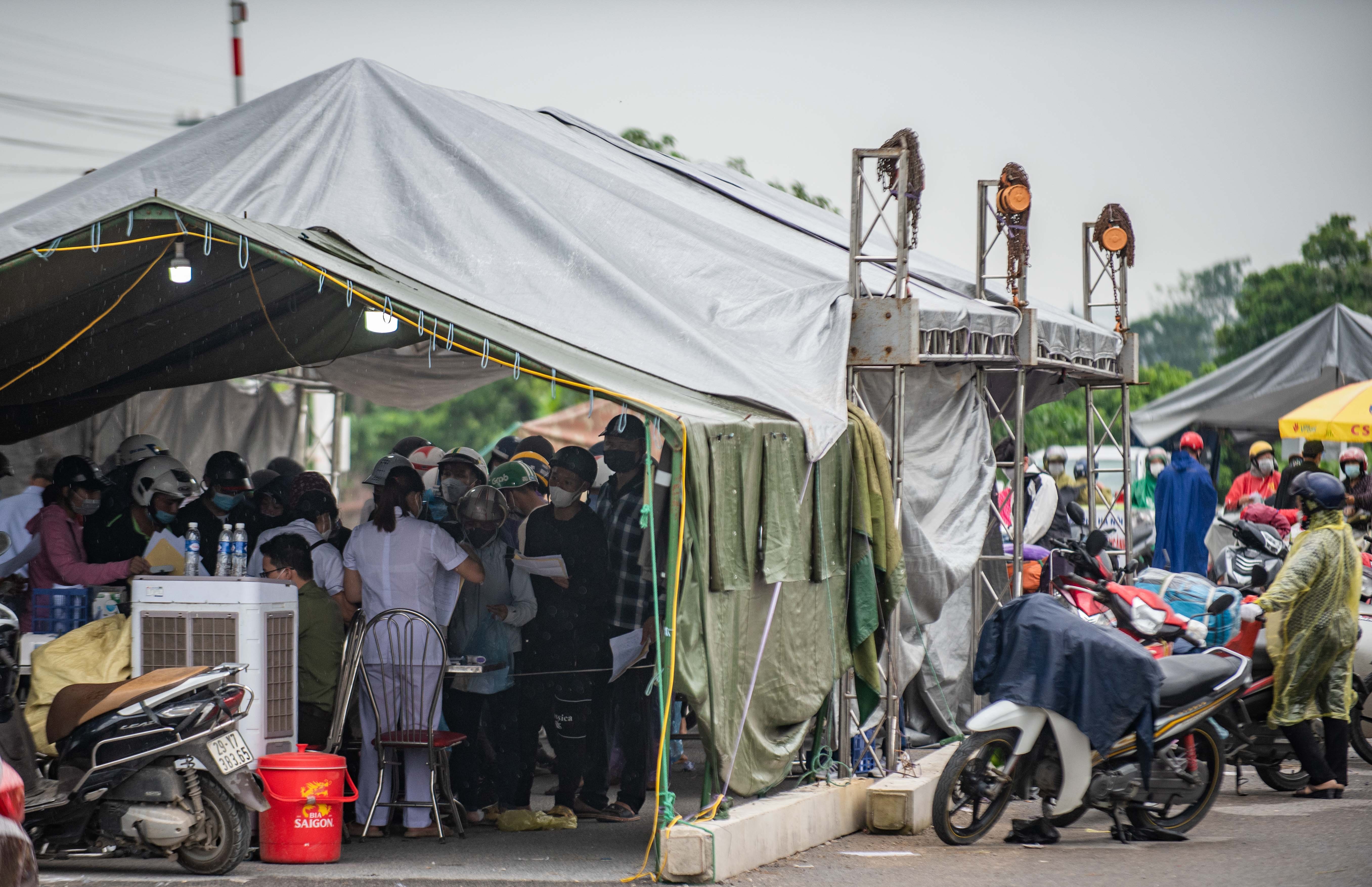Chot kiem soat dich cua ngo Ha Noi anh 1