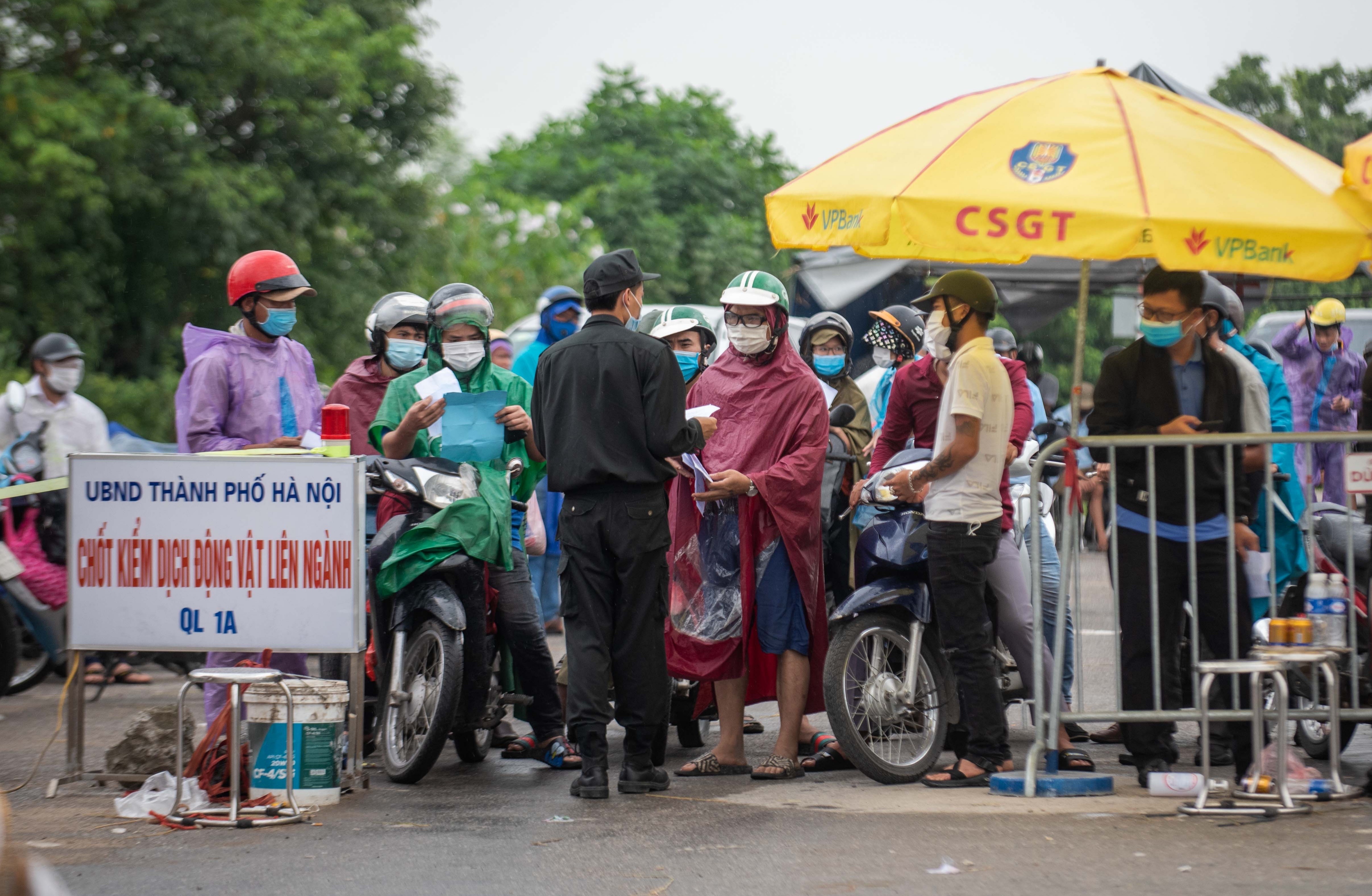 Chot kiem soat dich cua ngo Ha Noi anh 2