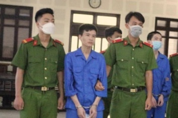 Linh an tu vi chuyen chiec ba lo giup 'nguoi anh xa hoi' hinh anh